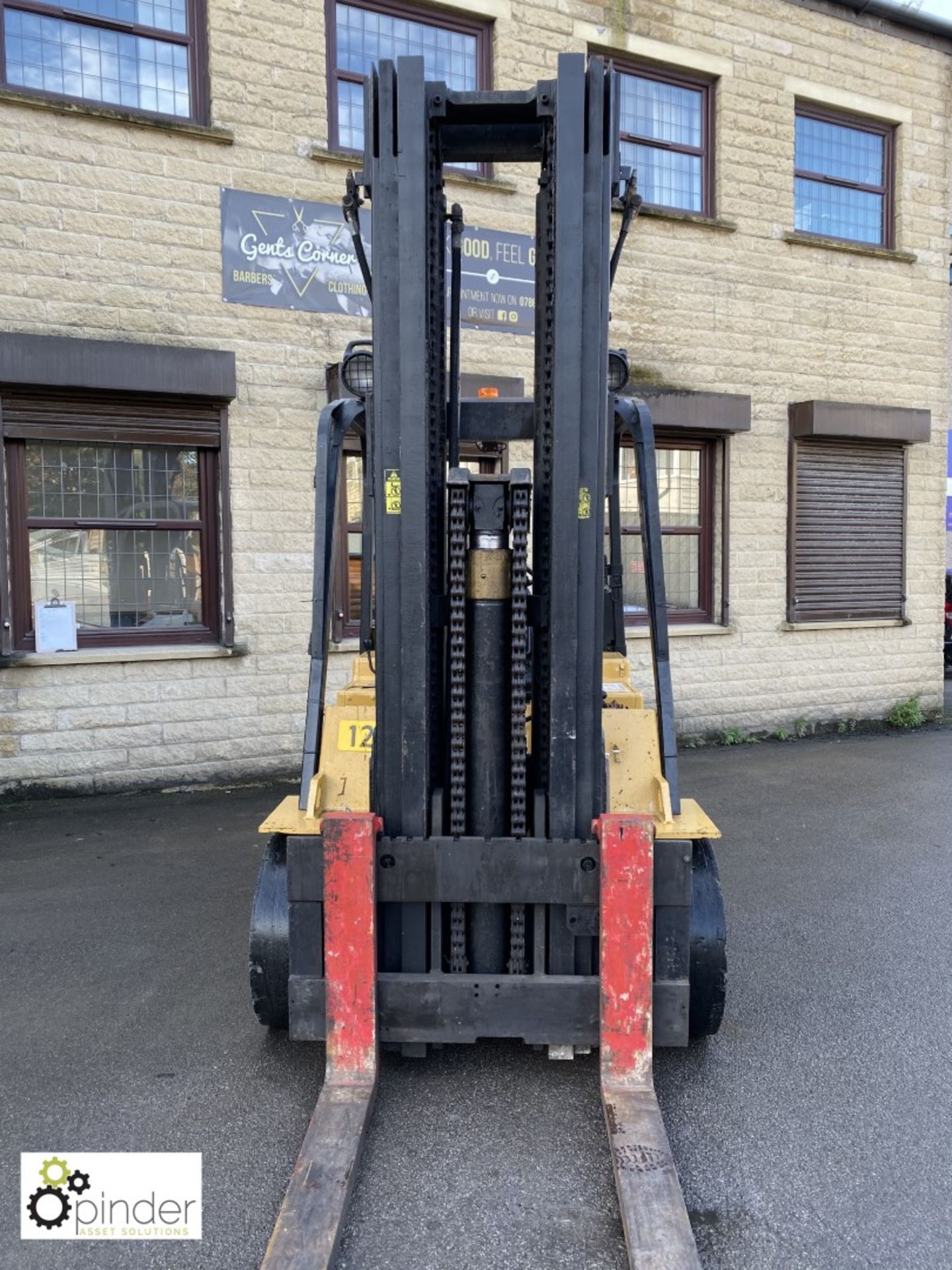 Caterpillar T125D Forklift Truck, 5700kg capacity, 6300mm triple mast, 3050mm closed height, 3rd and - Image 3 of 17