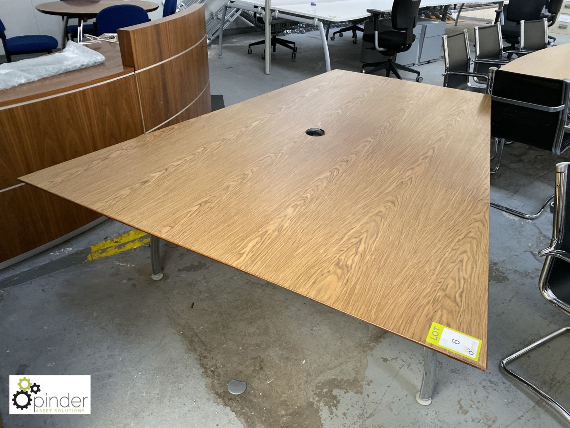 Oak effect shaped Meeting Table, 2095mm x 1590mm, with 2 shaped meeting tables, 1000mm - Image 3 of 5