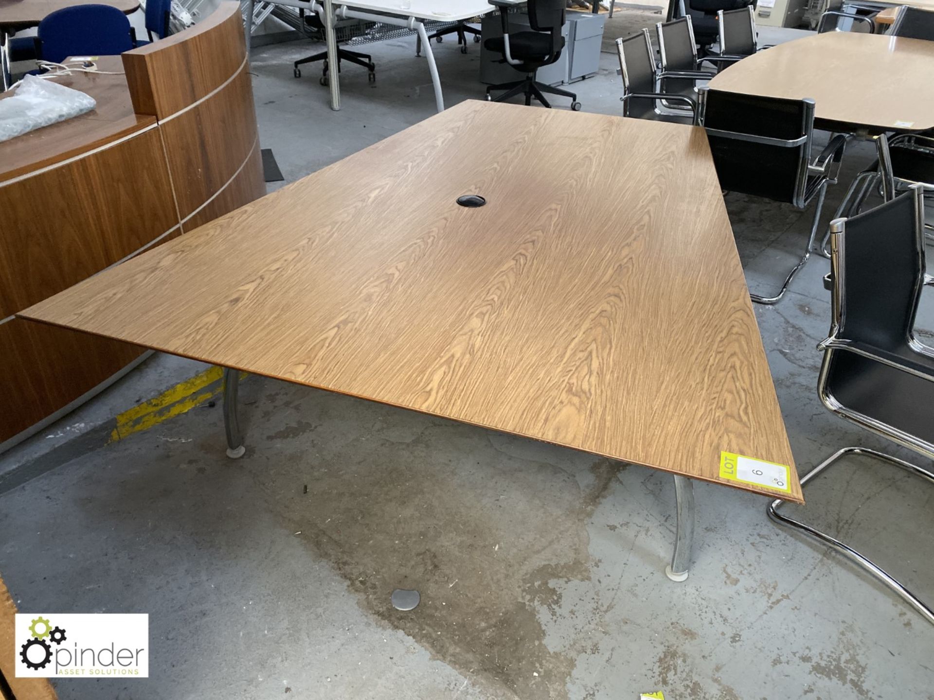 Oak effect shaped Meeting Table, 2095mm x 1590mm, with 2 shaped meeting tables, 1000mm - Image 5 of 5