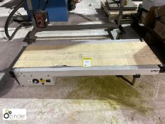 Powered Belt Conveyor, 1030mm x 300mm (this lot is located in Penistone)