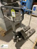 Short tine Pallet Truck (this lot is located in Penistone)