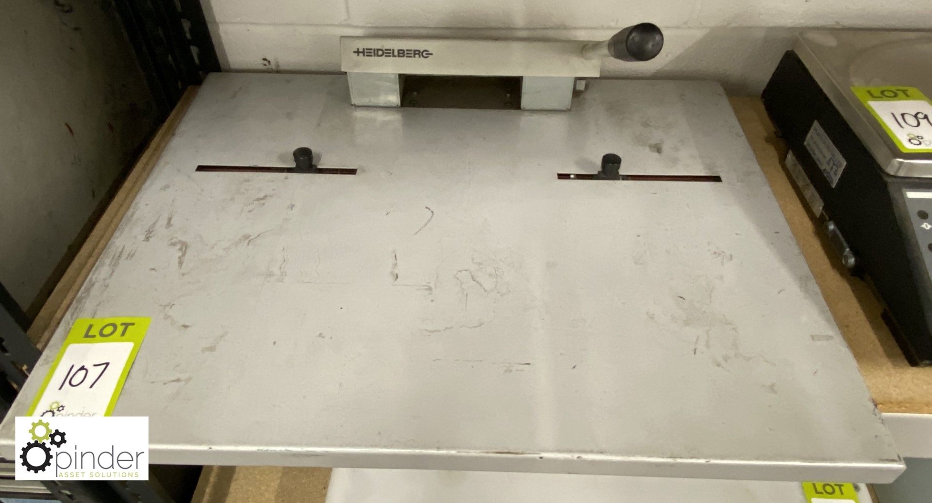 Heidelberg Plate Punch (this lot is located in Penistone)