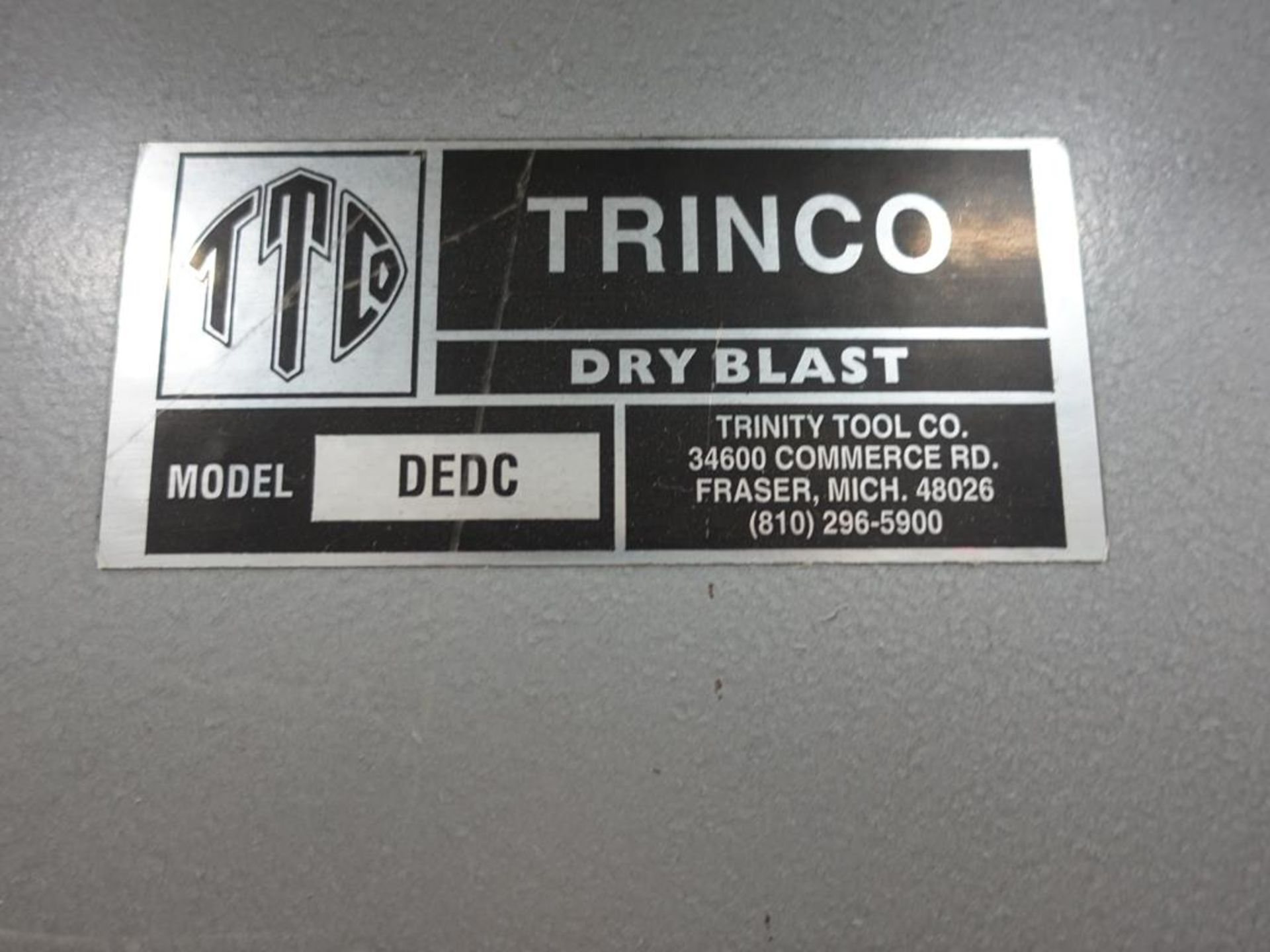 TRINCO, 48/DELUXE, SANDBLAST CABINET, S/N 33939-6 WITH TRINCO, DEDC, DRY BLAST, DUST COLLECTOR - Image 4 of 4