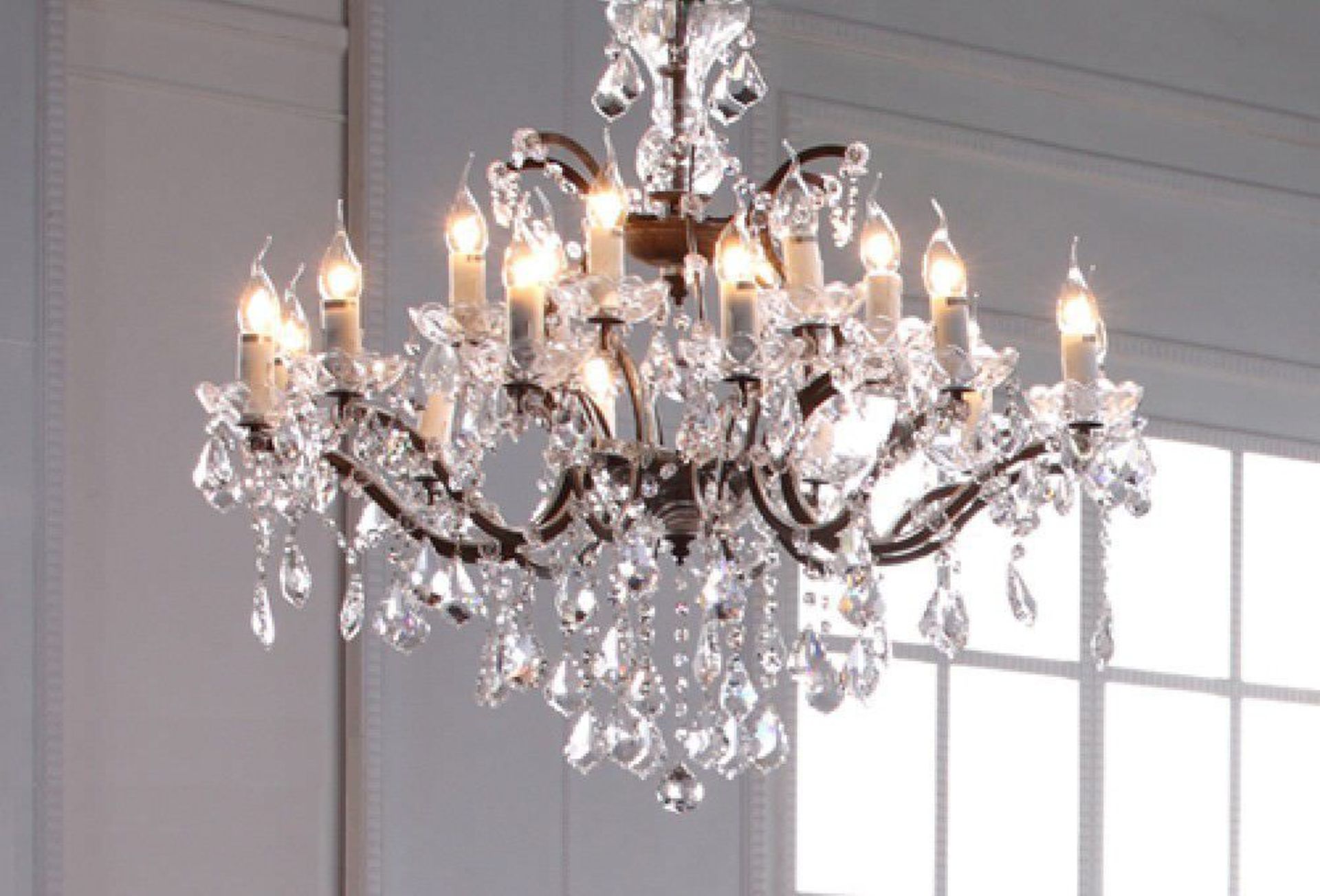 Crystal Chandelier Grey (Uk) The Iconic Crystal Chandelier Is A True Testiment To The Design