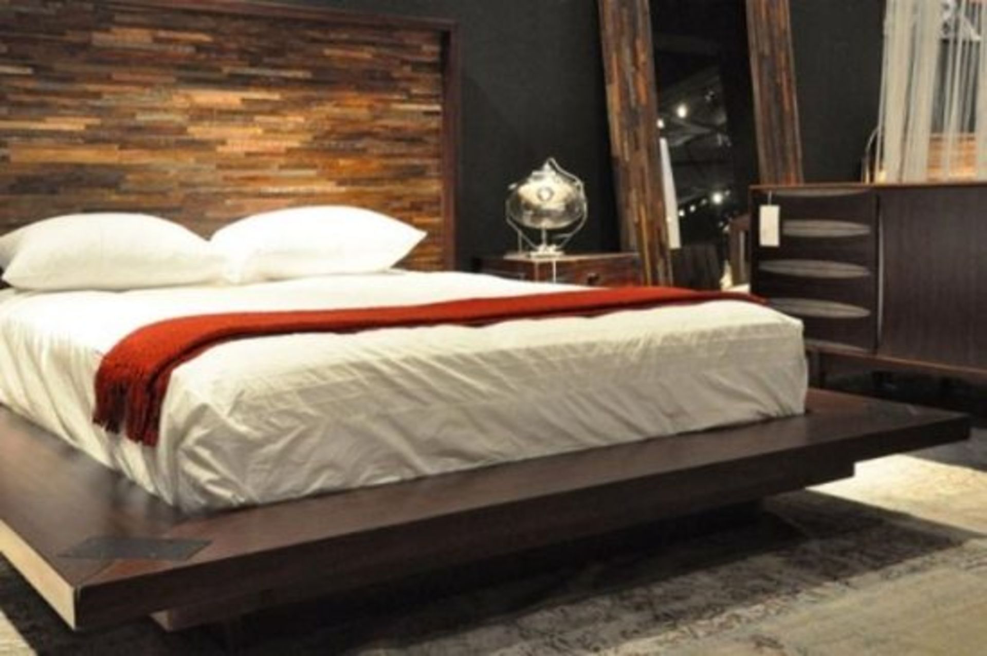 Devon UK King Size Bed (Mattress Not Supplied) An Infinitely Simple Platform Bed Graced With A - Bild 2 aus 2