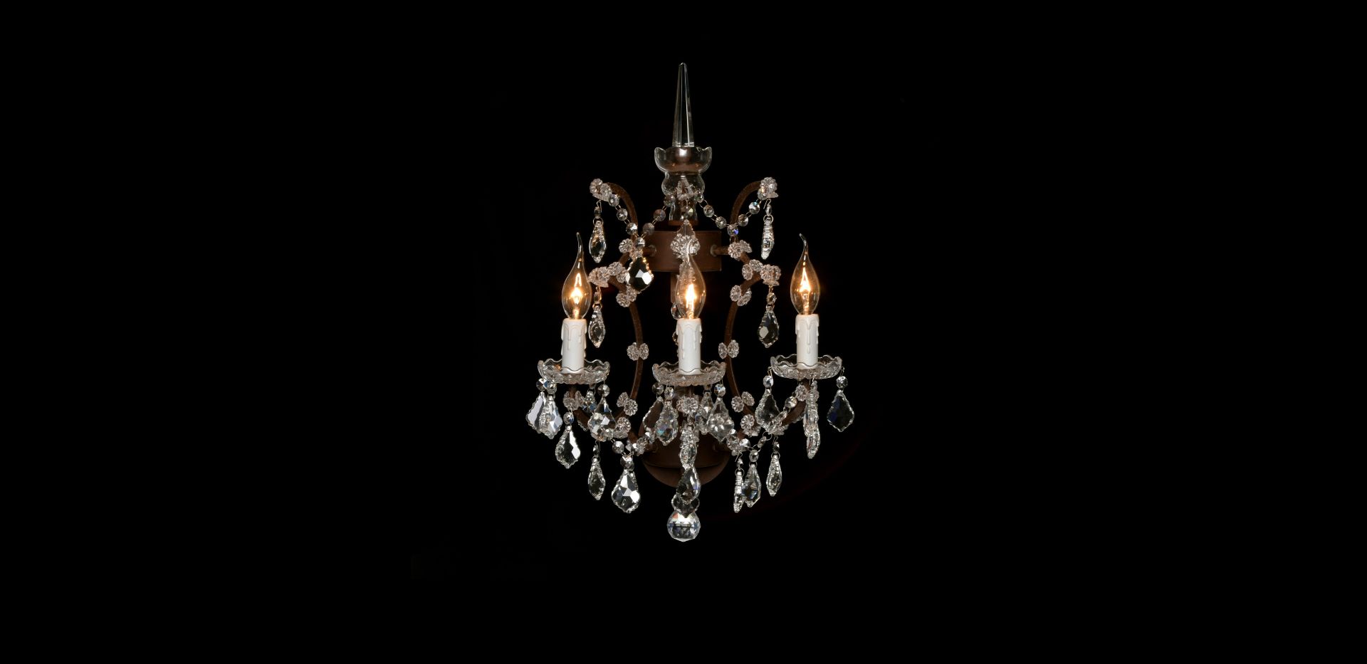 Crystal Sconce Natural (UK) The Crystal Chandelier collection is inspired by the elaborate designs