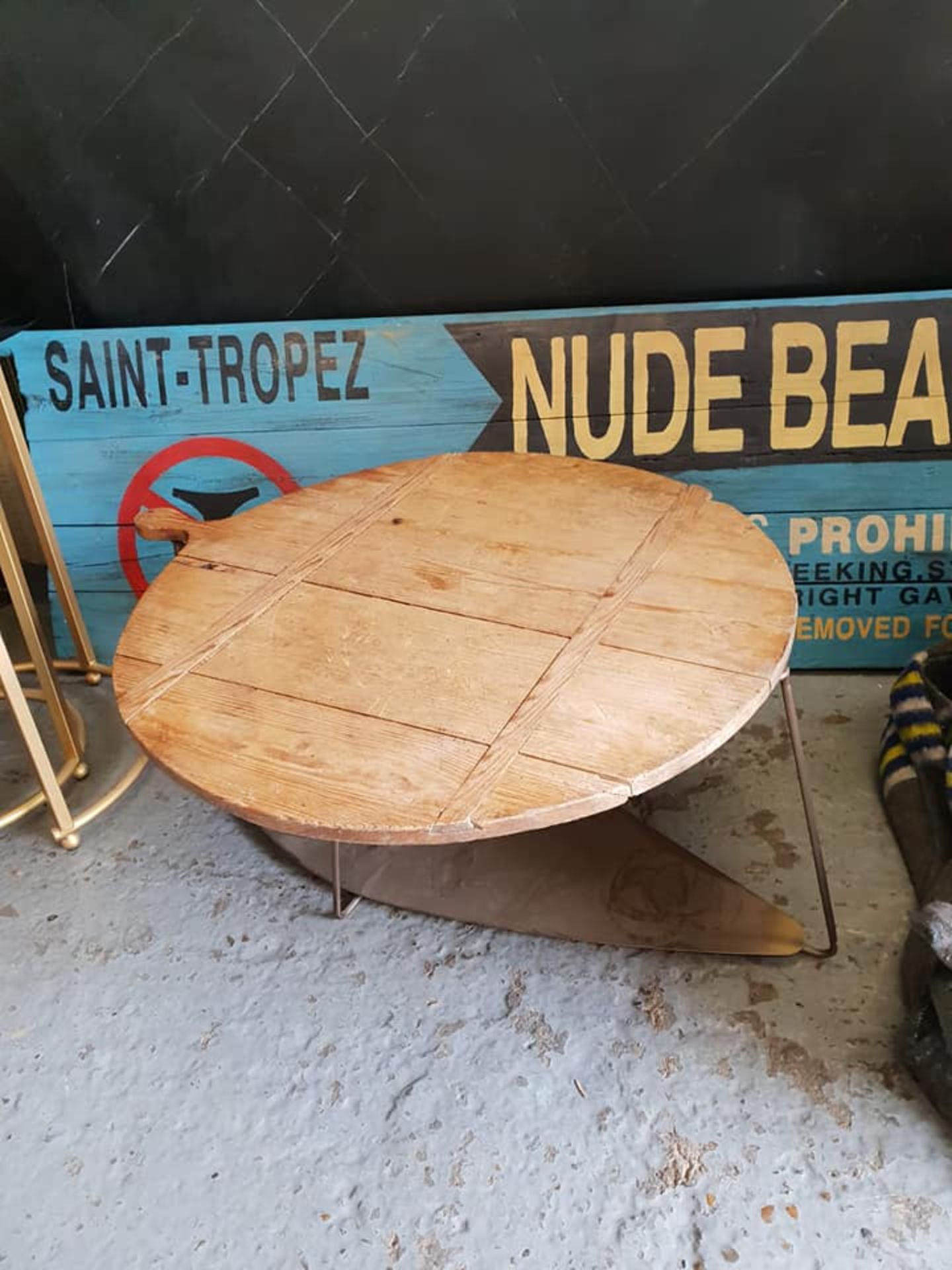 Pizza Table - Artisan table metal framed with a Acacia Wood Round Wooden paddle top 76 x 63 x 34cm - Image 3 of 4