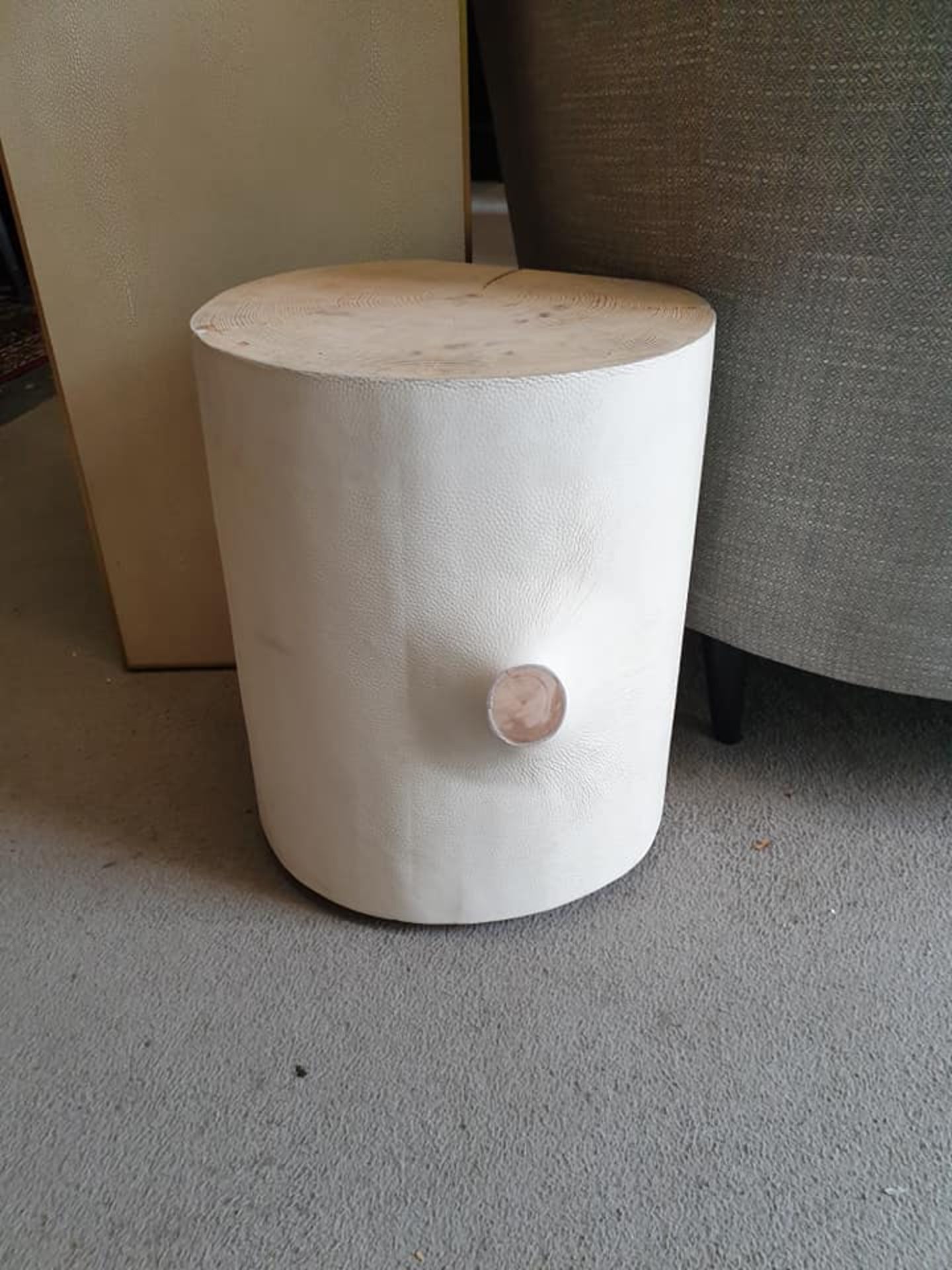 Bleu Nature Logglove Occasional Table/Stool Resinous Wood With White Pebble Leather 32 x 37 x 45cm - Image 2 of 2