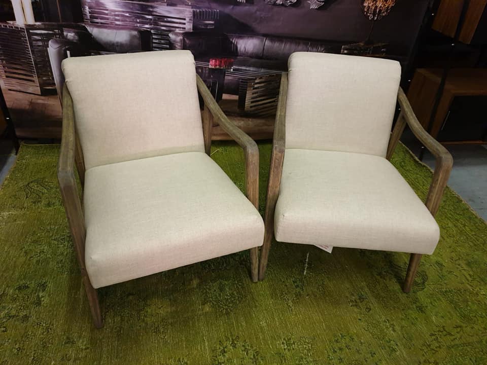 A Pair Of Alton Natural Ecru Linen Chairs The Alton Chair Is A Classic And Sophisticated Weathered - Bild 2 aus 5