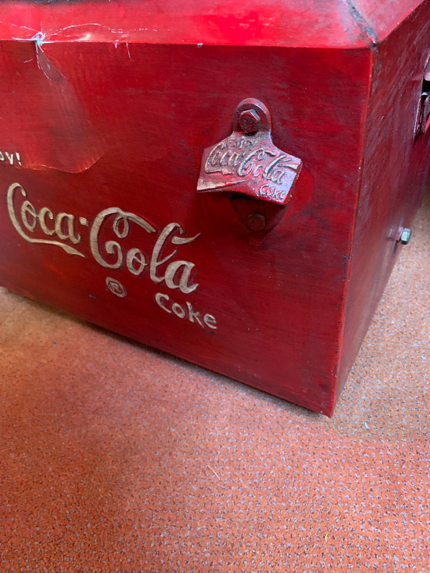 Coca Cola Vintage Coolbox with bottle opener. Great decorative article which is also usable 45 x - Image 2 of 2