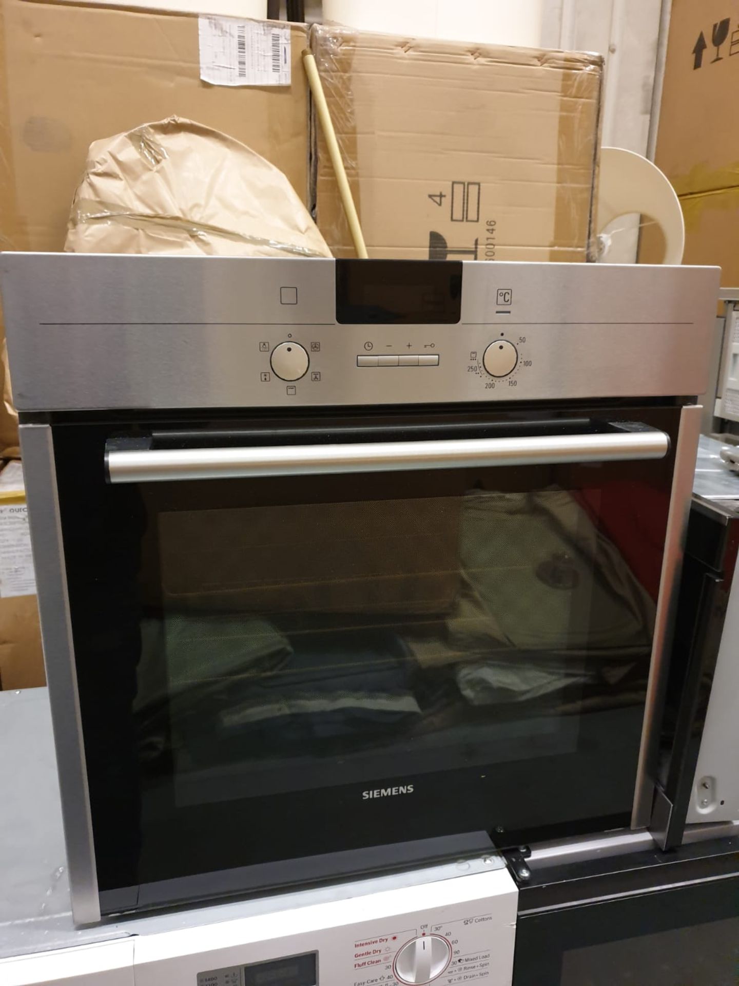 Siemens HB13AB523B Iq100 Electric Built-In Single Oven (13AB52384871136)