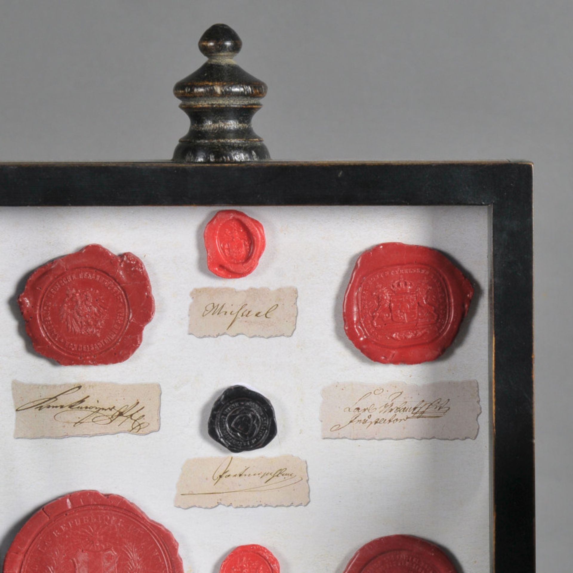 Frames With Wax Seals - Set Of 3 Set Of 3 Wooden Frames / Wax Seals 1 : H44x25x10 Cm - 2 : H36x17x10 - Image 2 of 5