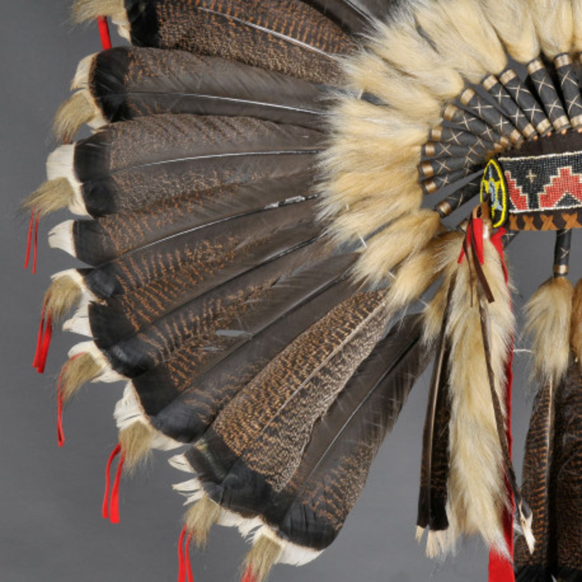 Sioux Indian Heardress Reproduction Of A Real Sioux War Chief's Headdress. Made With Real Turkey - Image 2 of 5