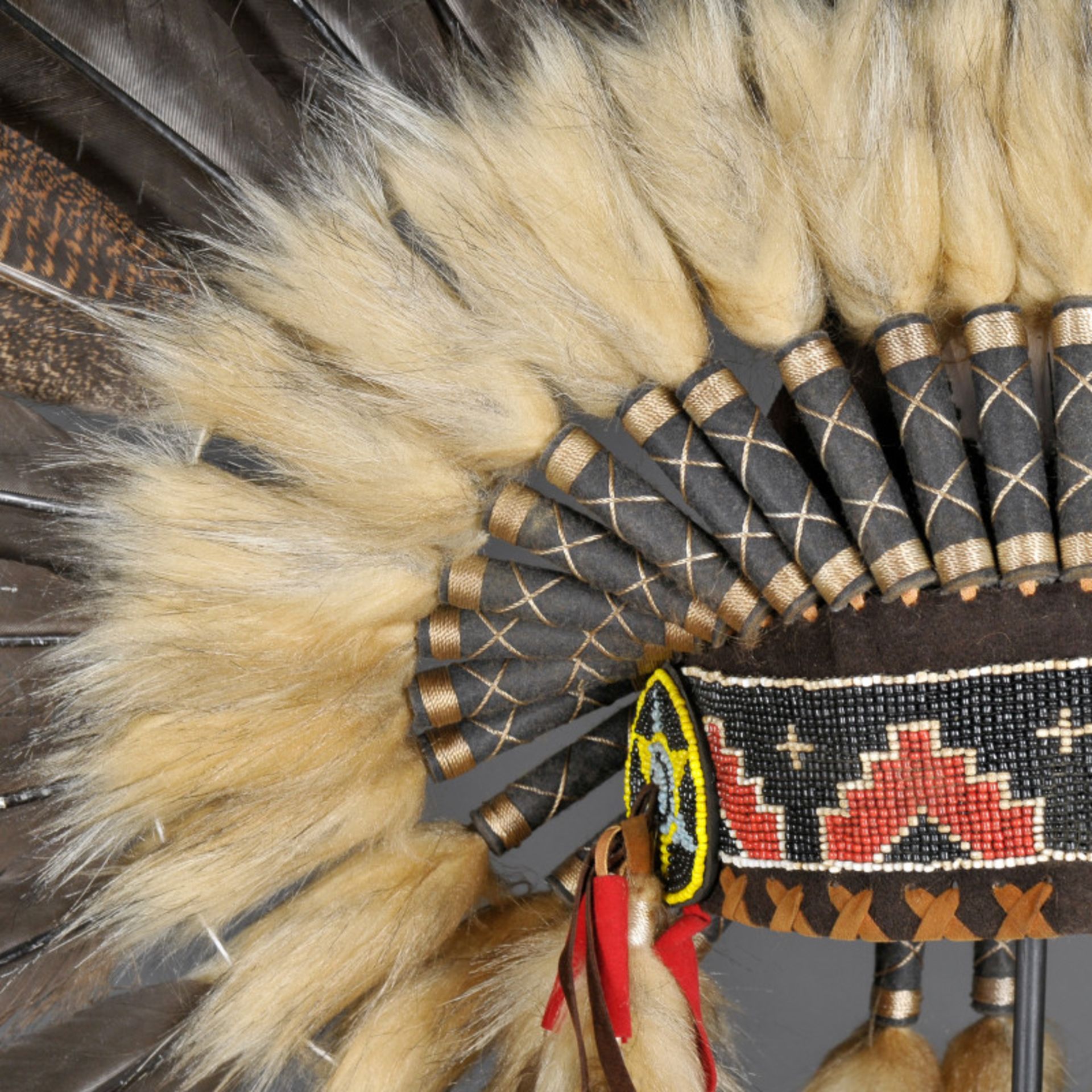 Sioux Indian Heardress Reproduction Of A Real Sioux War Chief's Headdress. Made With Real Turkey - Image 5 of 5