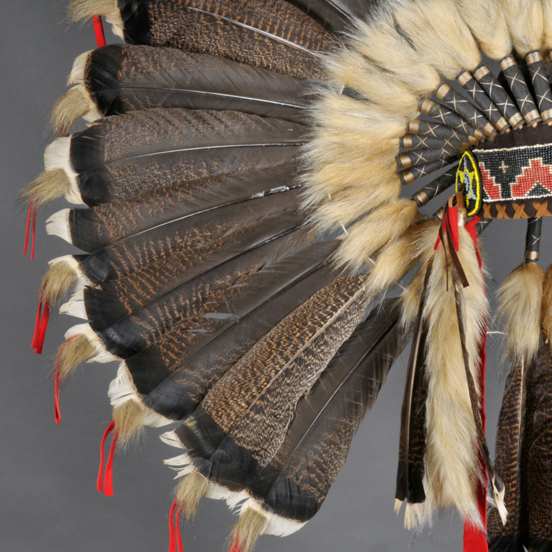 Sioux Indian Heardress Reproduction Of A Real Sioux War Chief's Headdress. Made With Real Turkey - Image 4 of 5