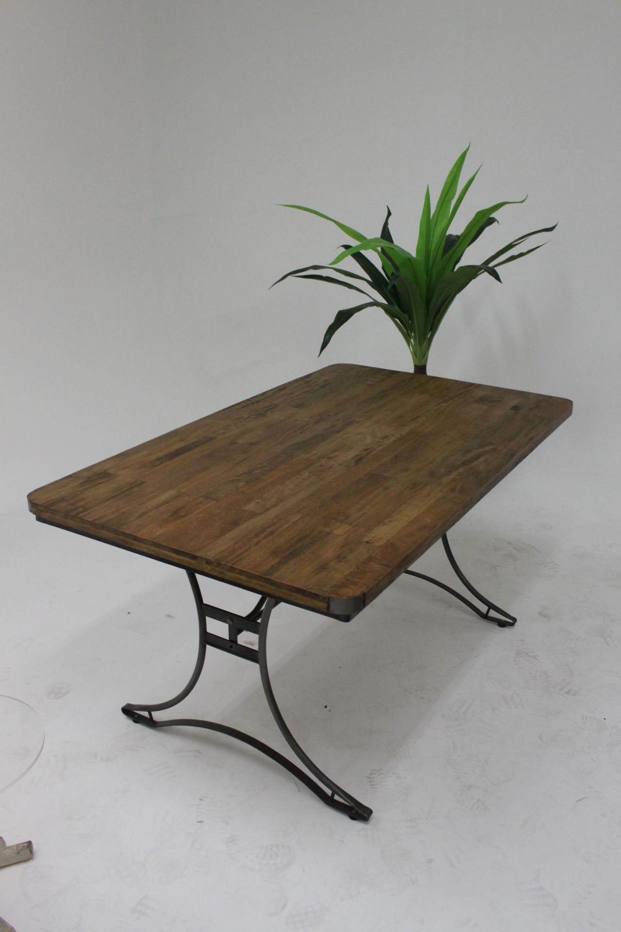 Re-Engineered Rectangular Table A Stunning 5ft Solid Mango Wood Dining Table With A Solid Steel - Image 3 of 3