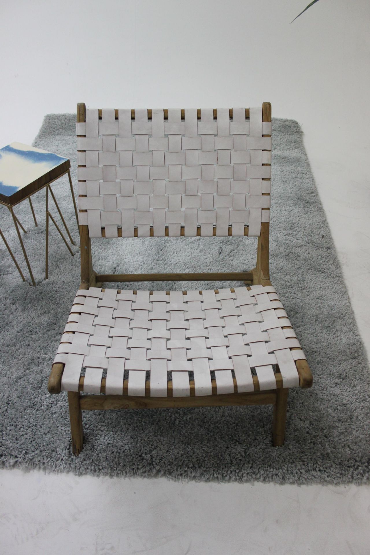 White Woven Leather Lazy Chair Contemporary Leather Lazy Arm Chair High Quality Modern Design - Image 3 of 3