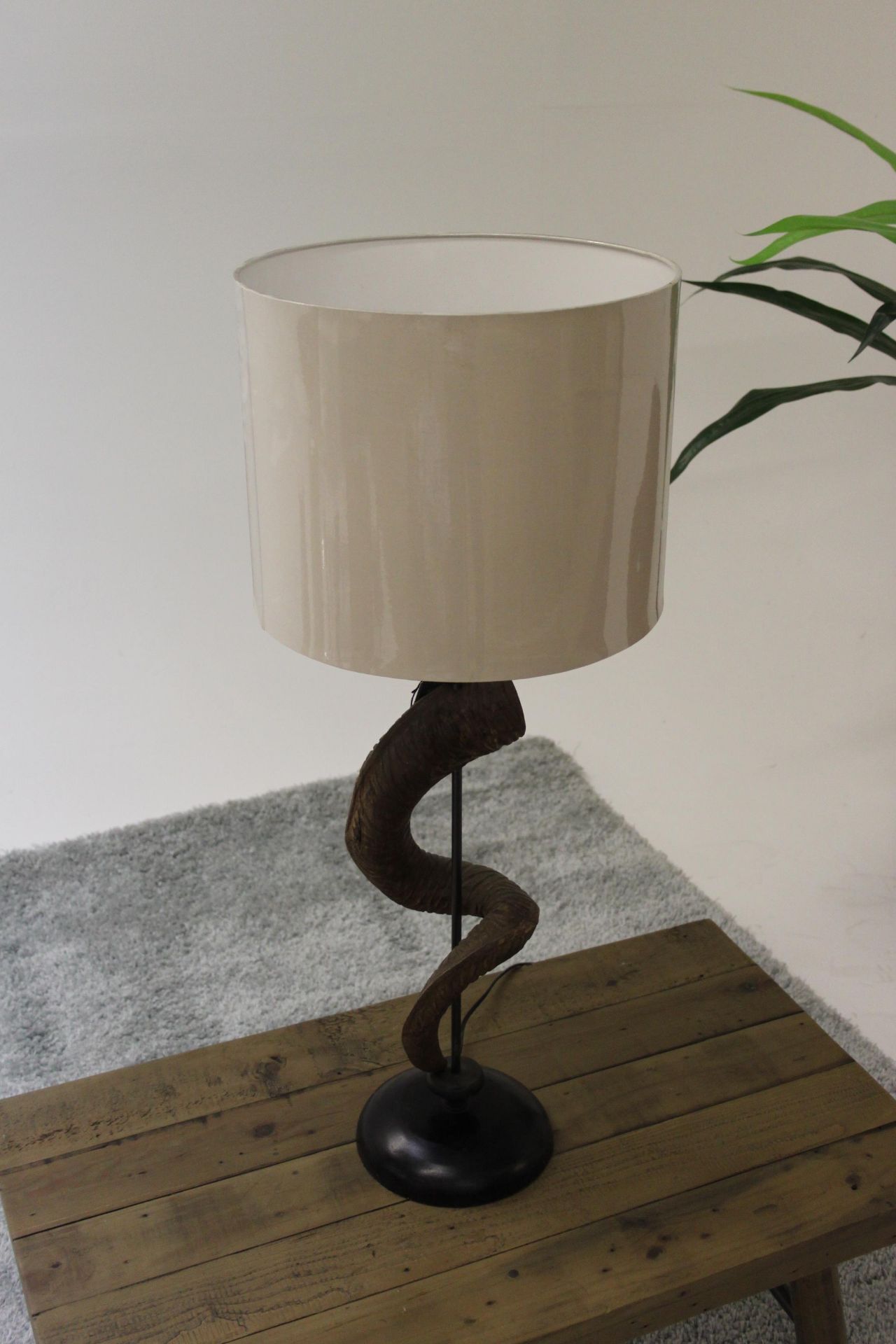 Wooden Horn Table Lamp Add A Contemporary Style To Your Home By Introducing This Gorgeous Horn Table