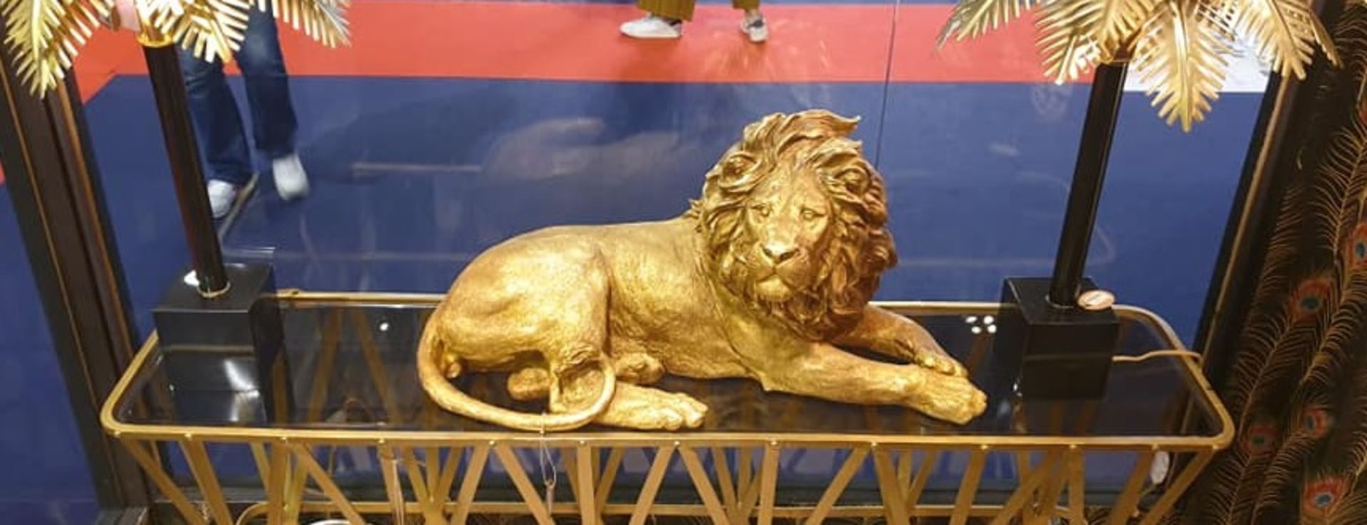 Lion Resin Sculpture In Antique Gold Inspired By The Classic Lion Statues This Intricately - Image 2 of 2