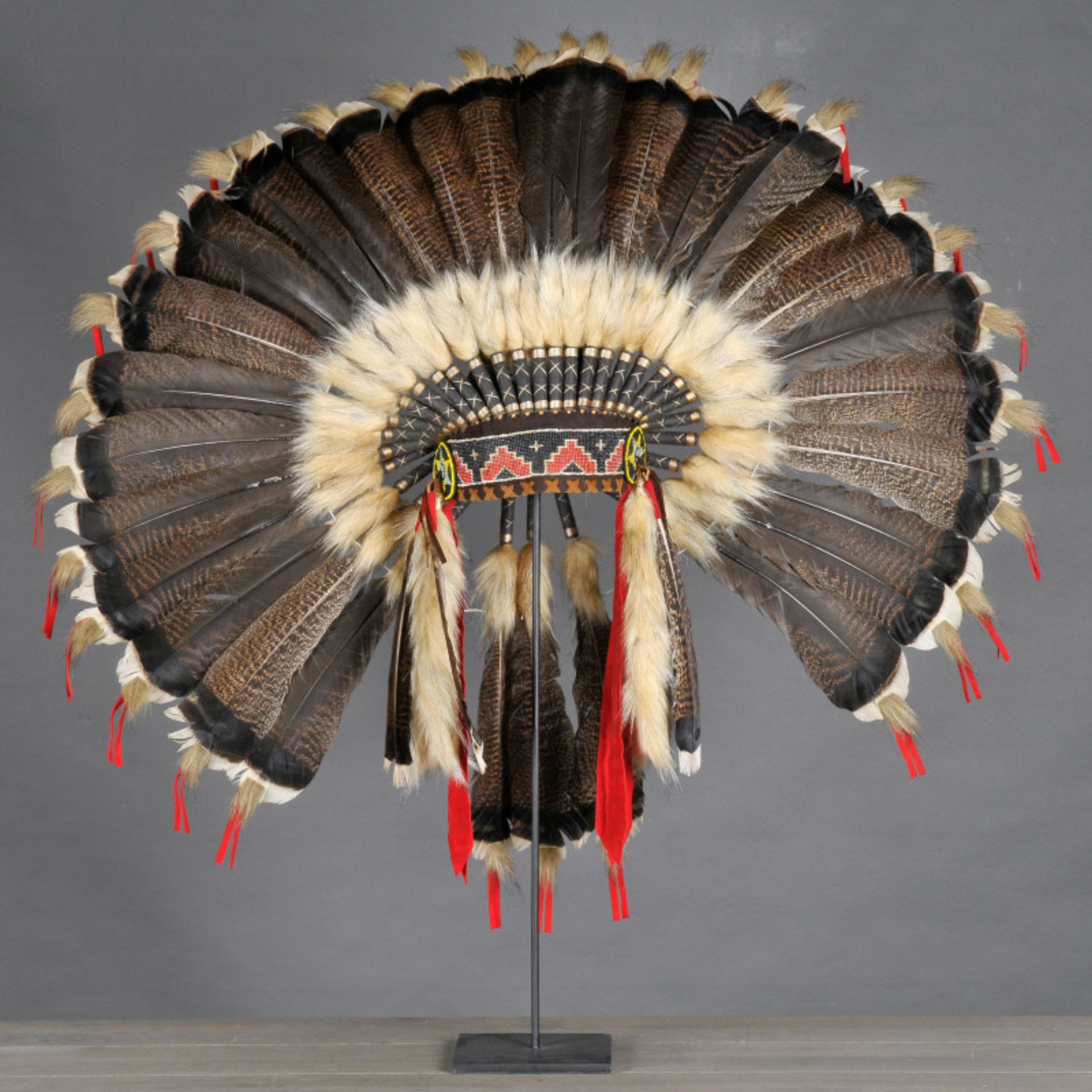 Sioux Indian Heardress Reproduction Of A Real Sioux War Chief's Headdress. Made With Real Turkey - Image 3 of 5