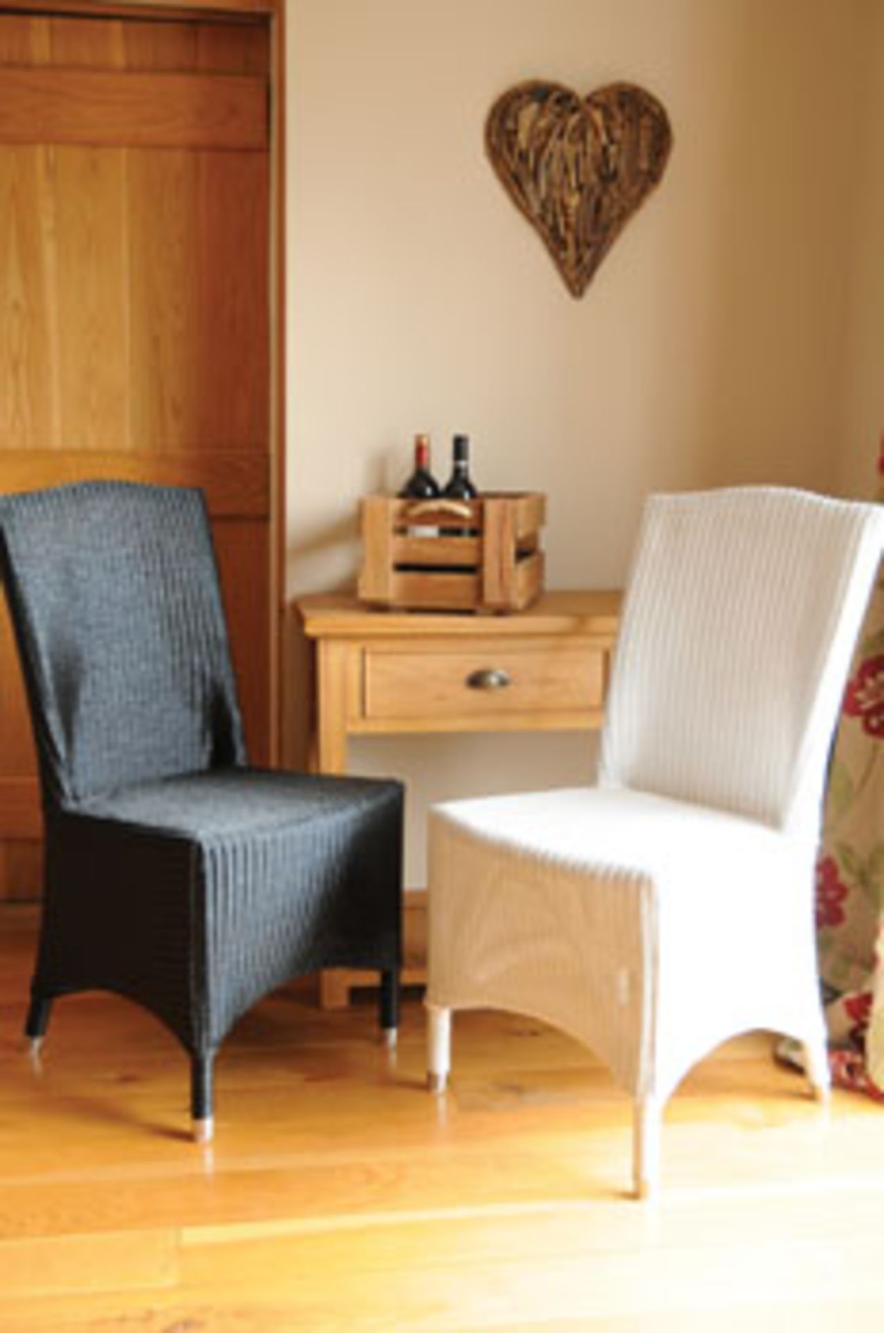 A Pair Of Classic Lloyd Loom Chairs Black 40 X 60 X 100cm (Loc Oal01b) - Image 4 of 4
