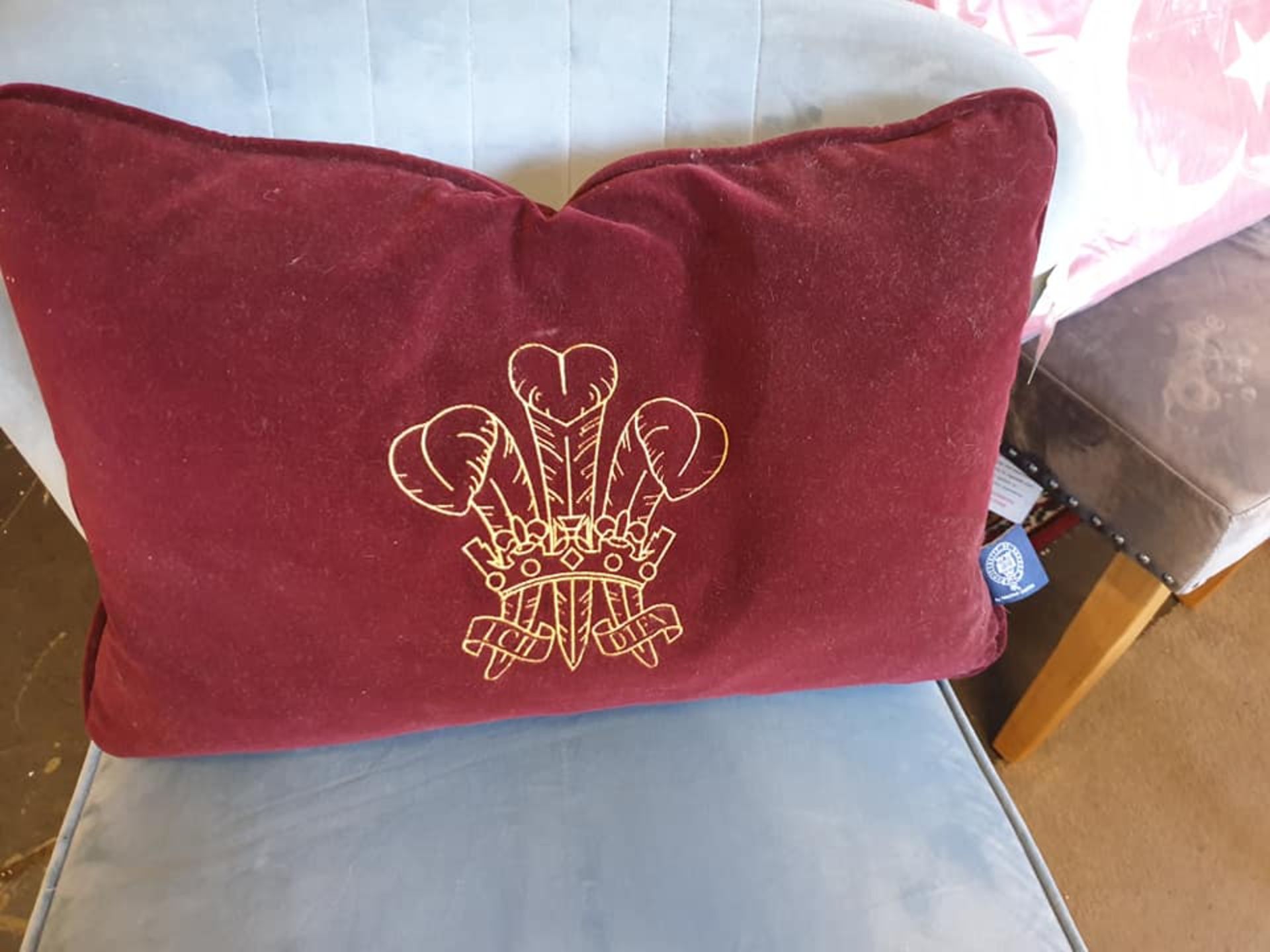 Distinctive Innovative Velvet Cushion - Cushion Burgundy Velvet With Crest Ich Dien 56 X 36cm