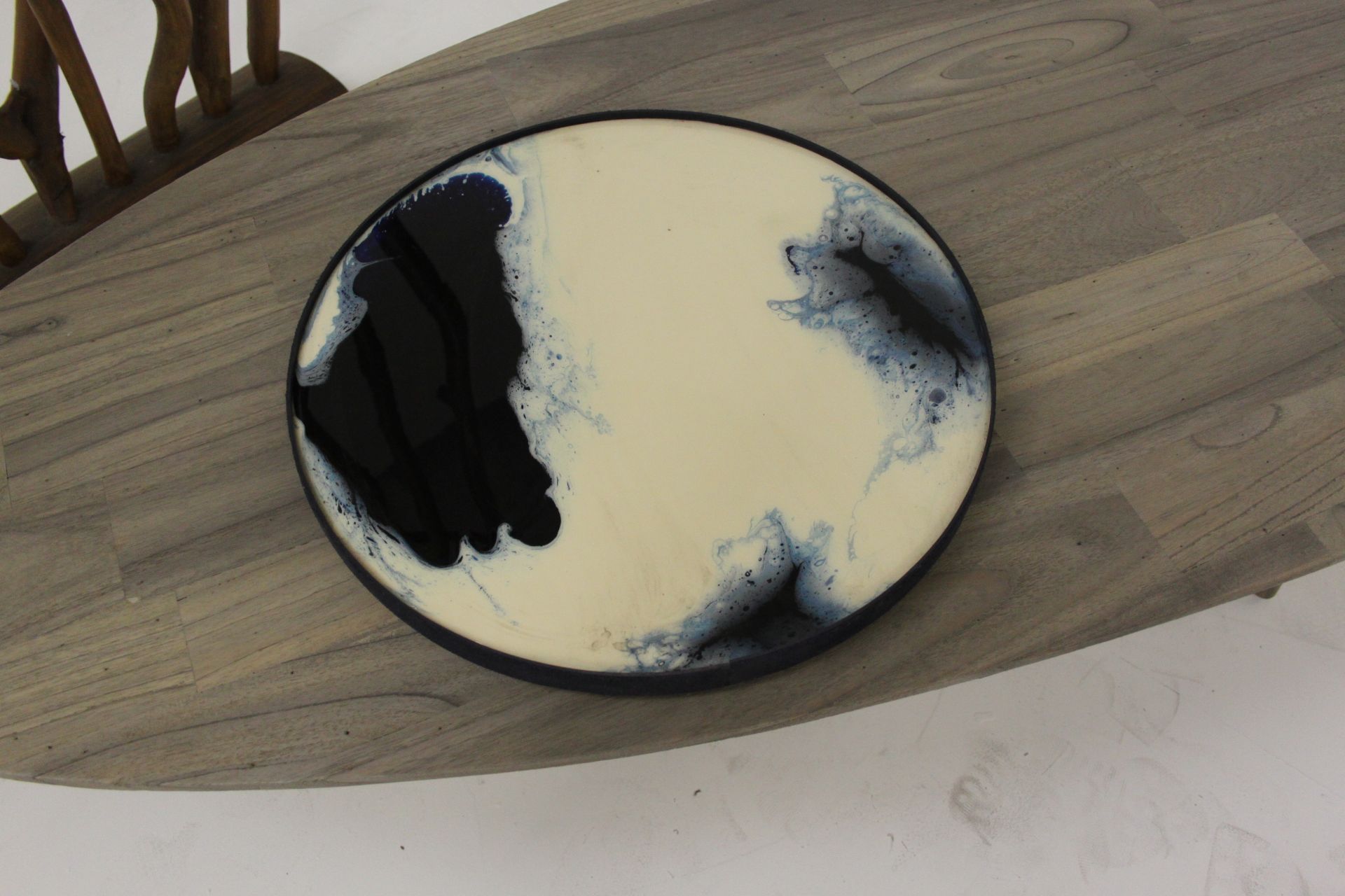 Blanc & Bleu Large Round Resin Tray Create A Stylish Interior Look With This Overlapping Tray It - Image 3 of 3