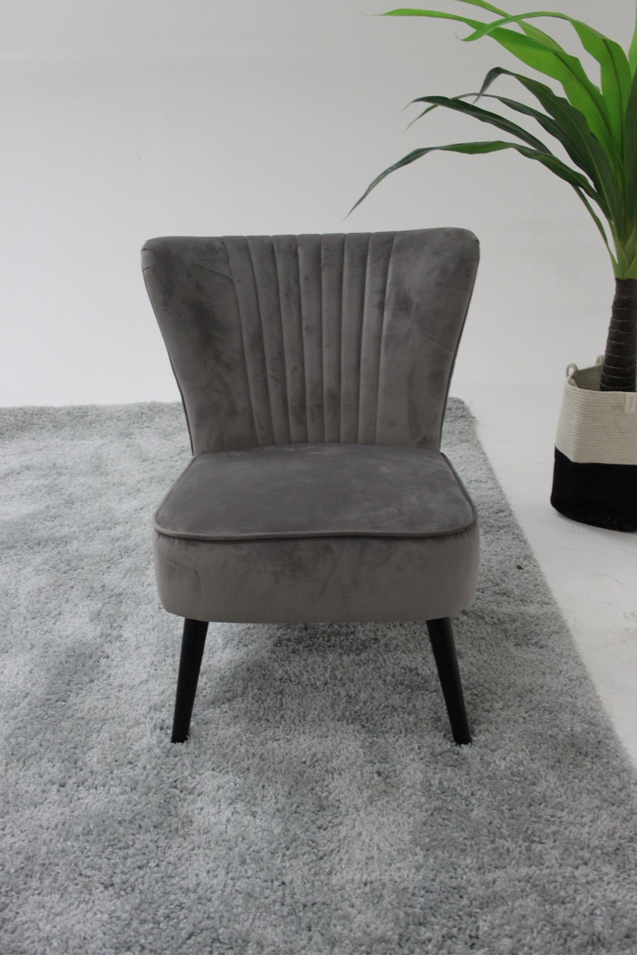 Mayfair Scallop Chair Blue Velvet Occasional Chair With Luxurious Velvet Upholstery Comfortable - Image 5 of 6
