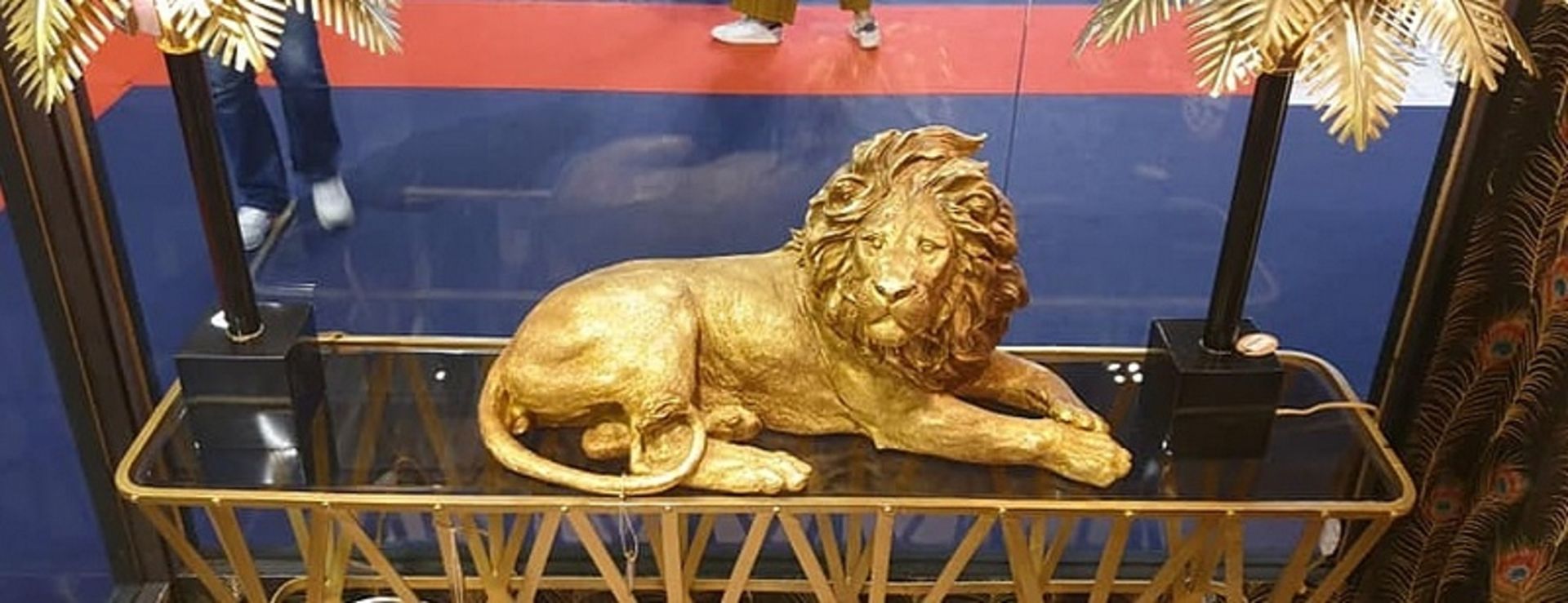 Lion Resin Sculpture - Image 2 of 2