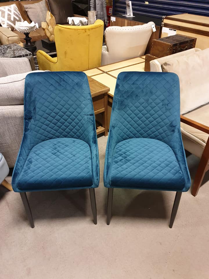 A Pair Velvet Dining Chairs - Bild 2 aus 2