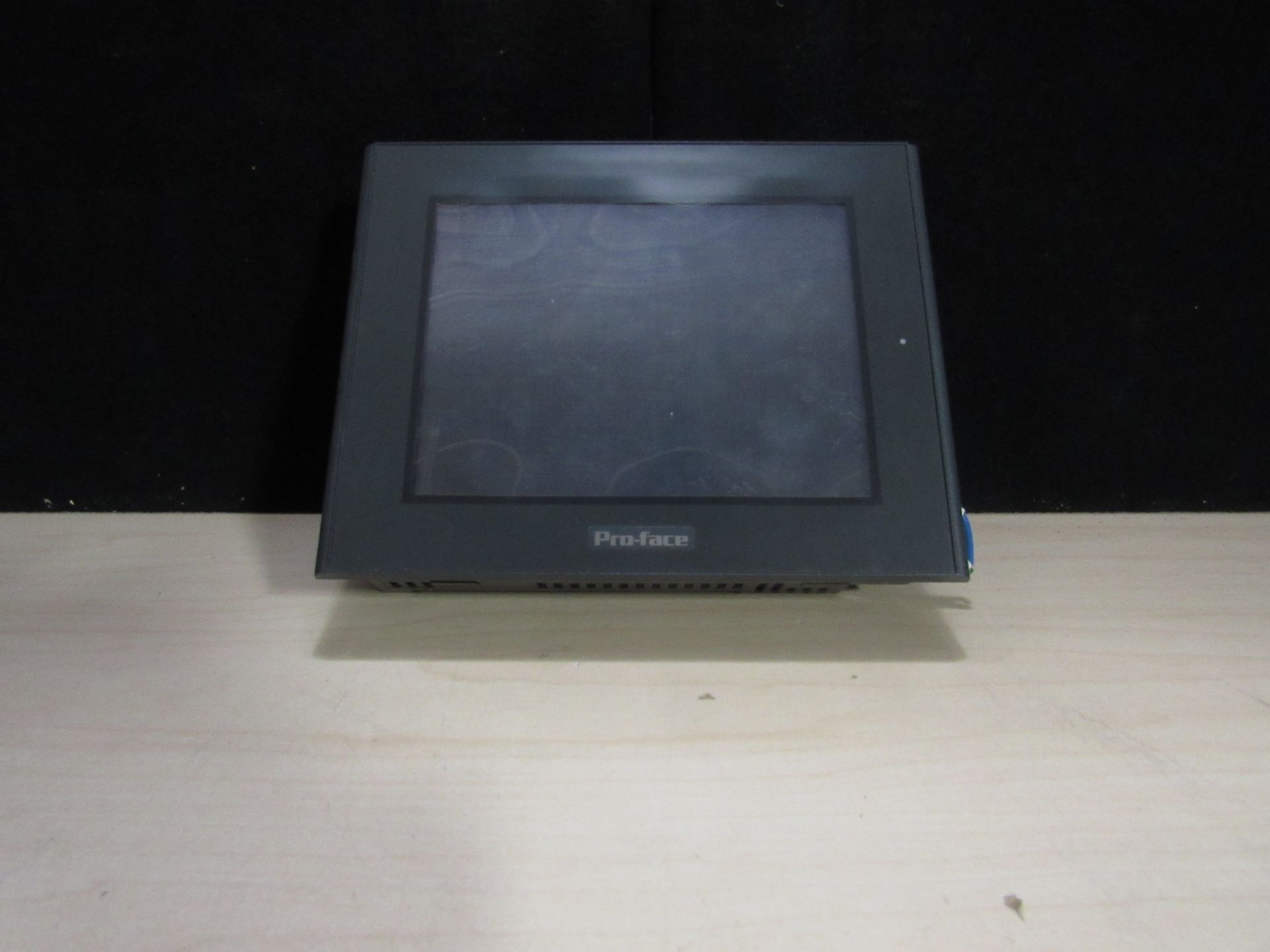 PRO-FACE MODEL 2880061 GP2400-TC41-24V (NO MEMORY CARD)