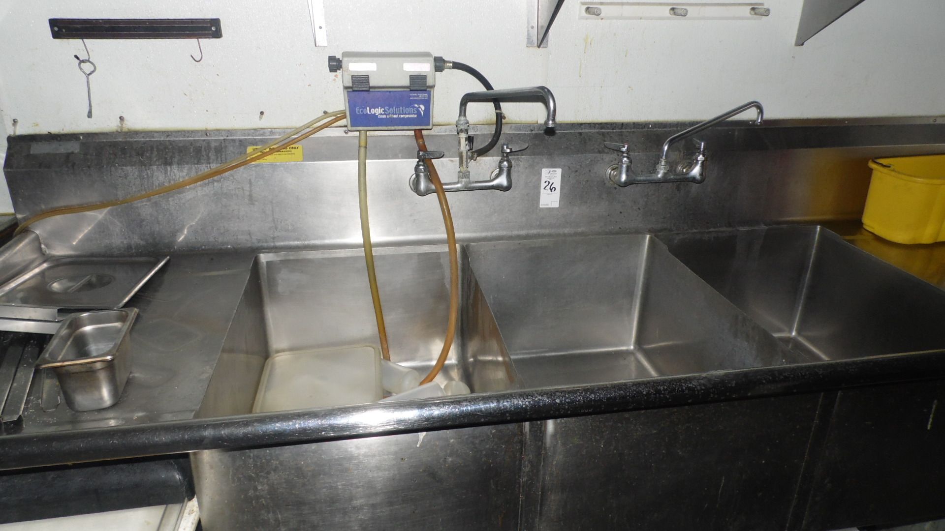 STAINLESS 3-COMPARTMENT SINK