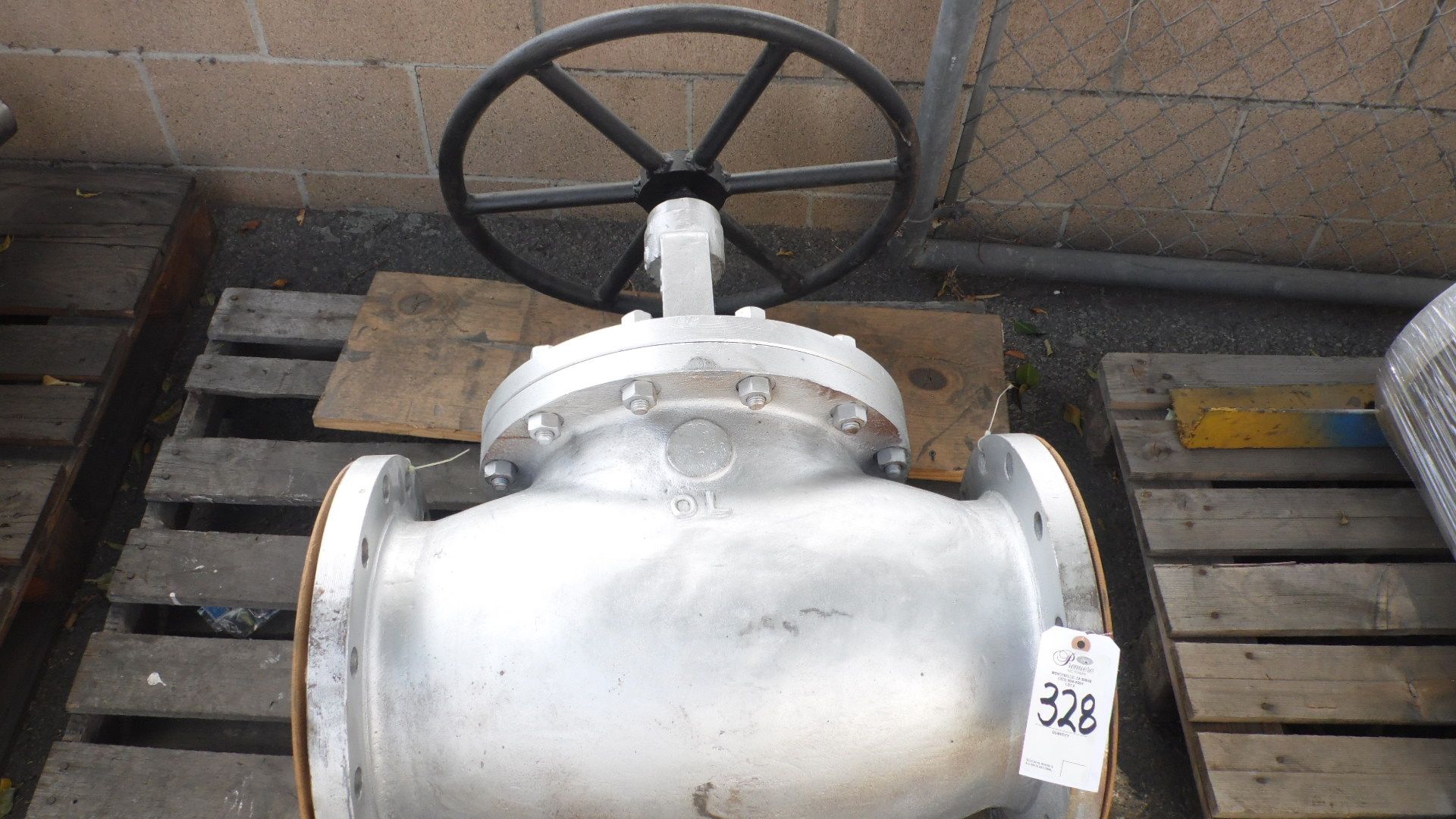 10" CLASS 150 GLOBE VALVE