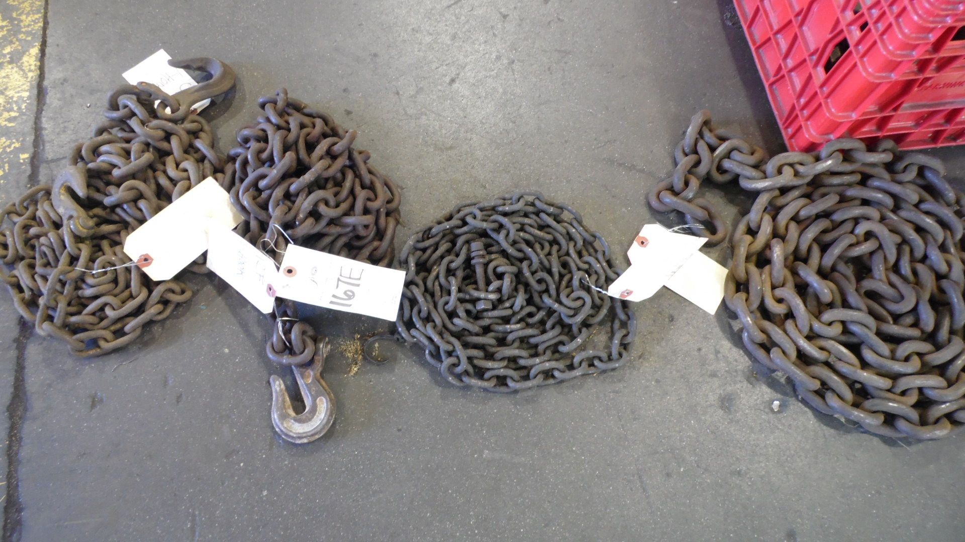 ASSORTED CHAINS (DIFFERENT LENGTHS)