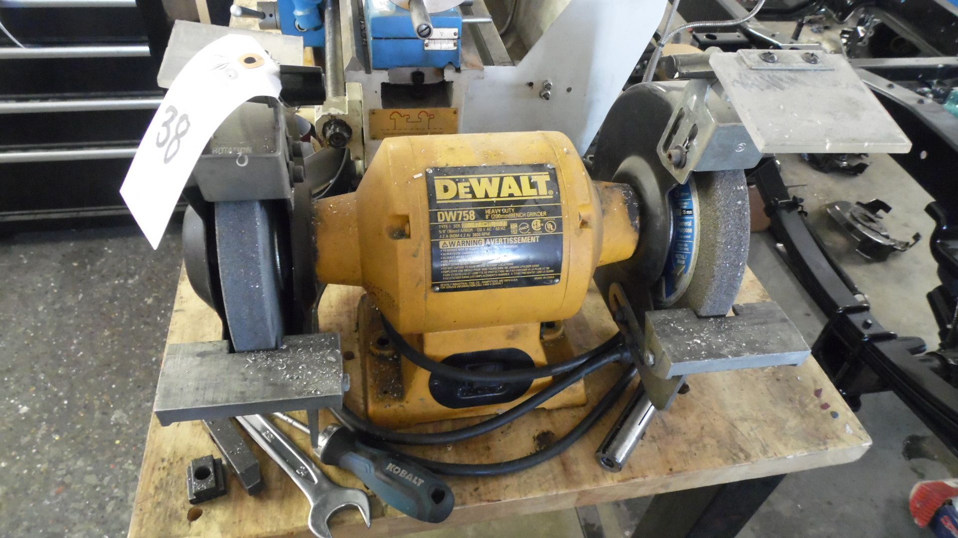 DEWWALT GRINDER