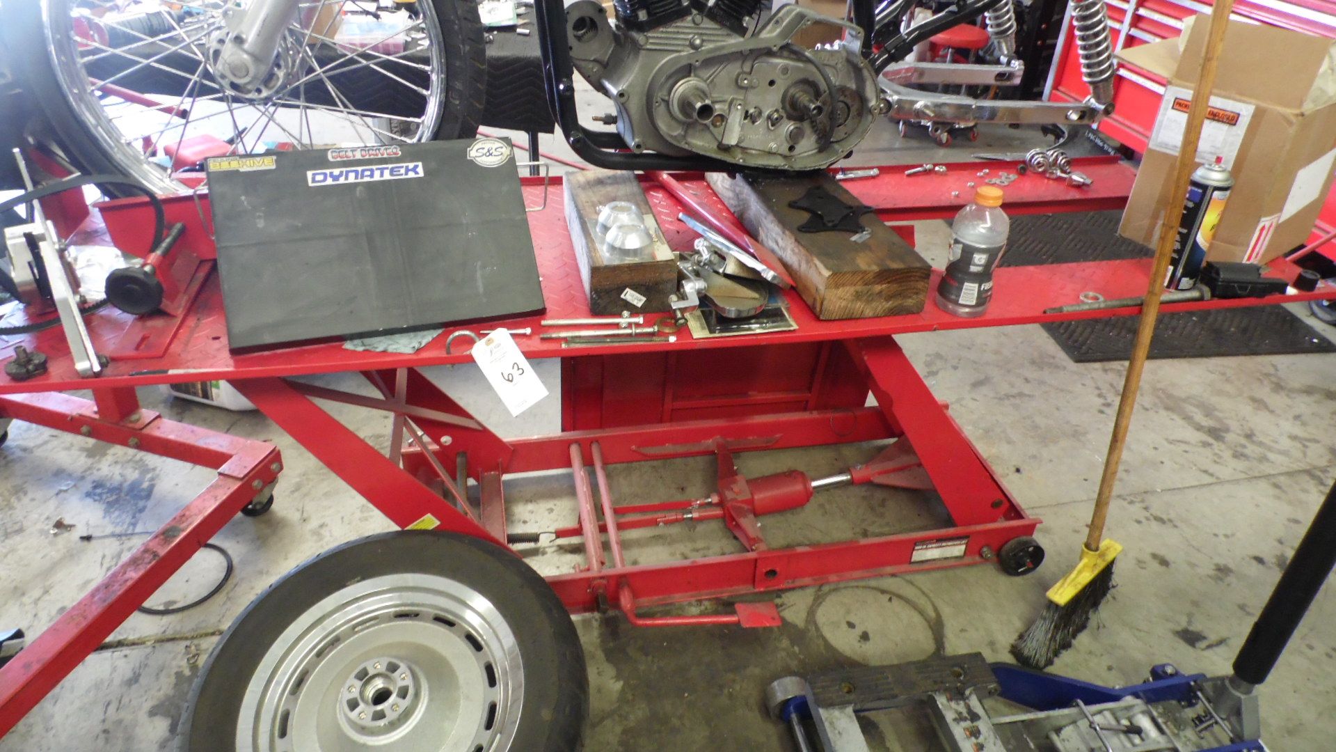 RED MOTORCYCLE LIFT STAND