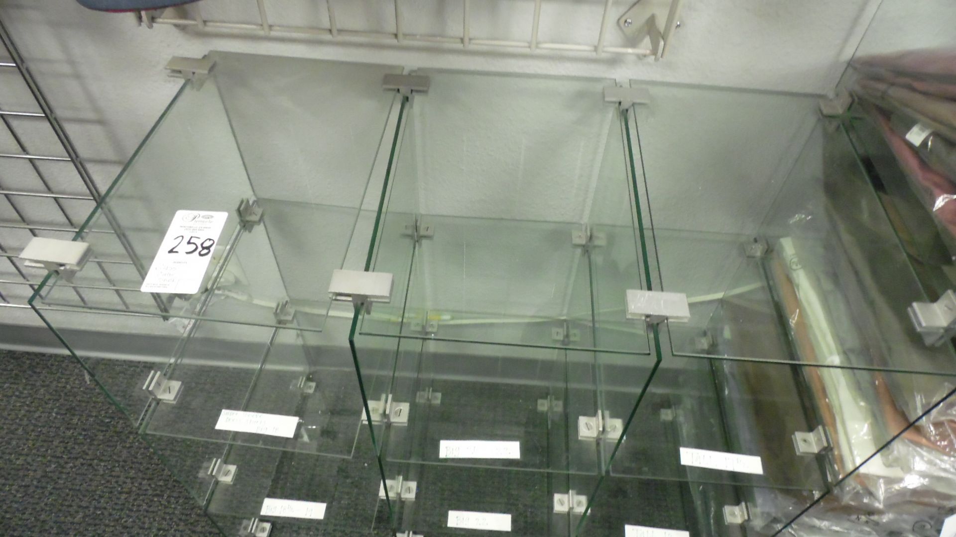 GLASS CUBE SHELFS