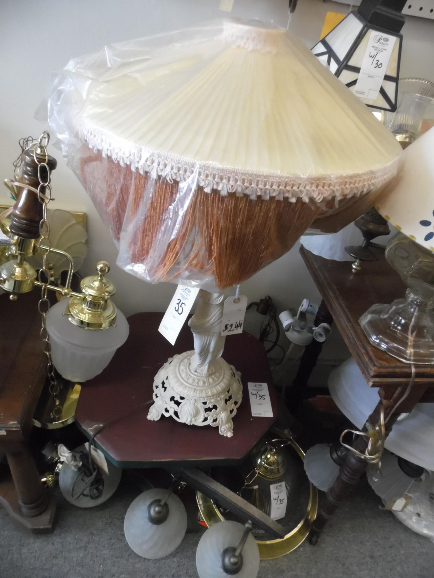 ASSORTED LAMPS & TABLES