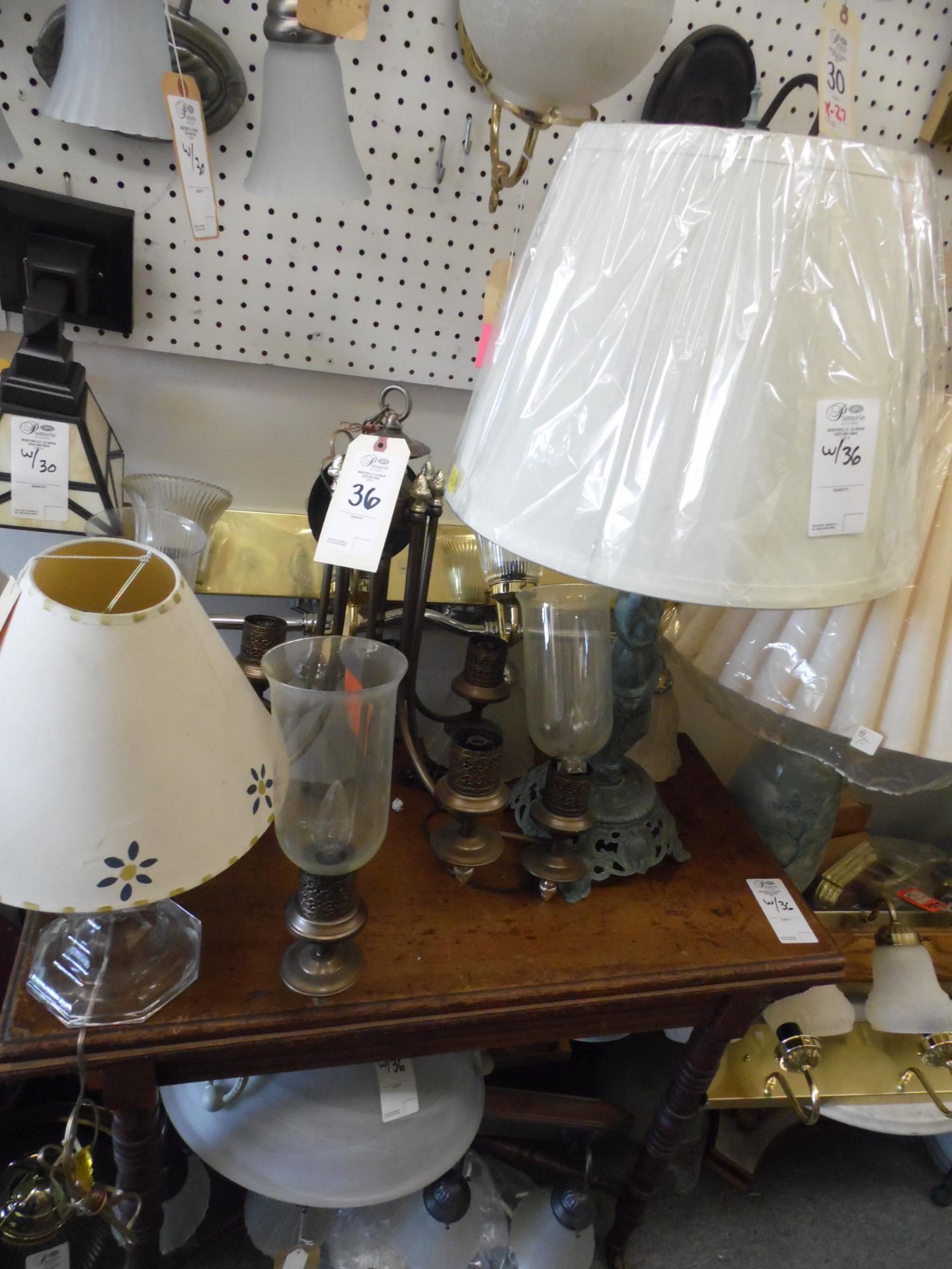 ASSORTED LAMPS & TABLES