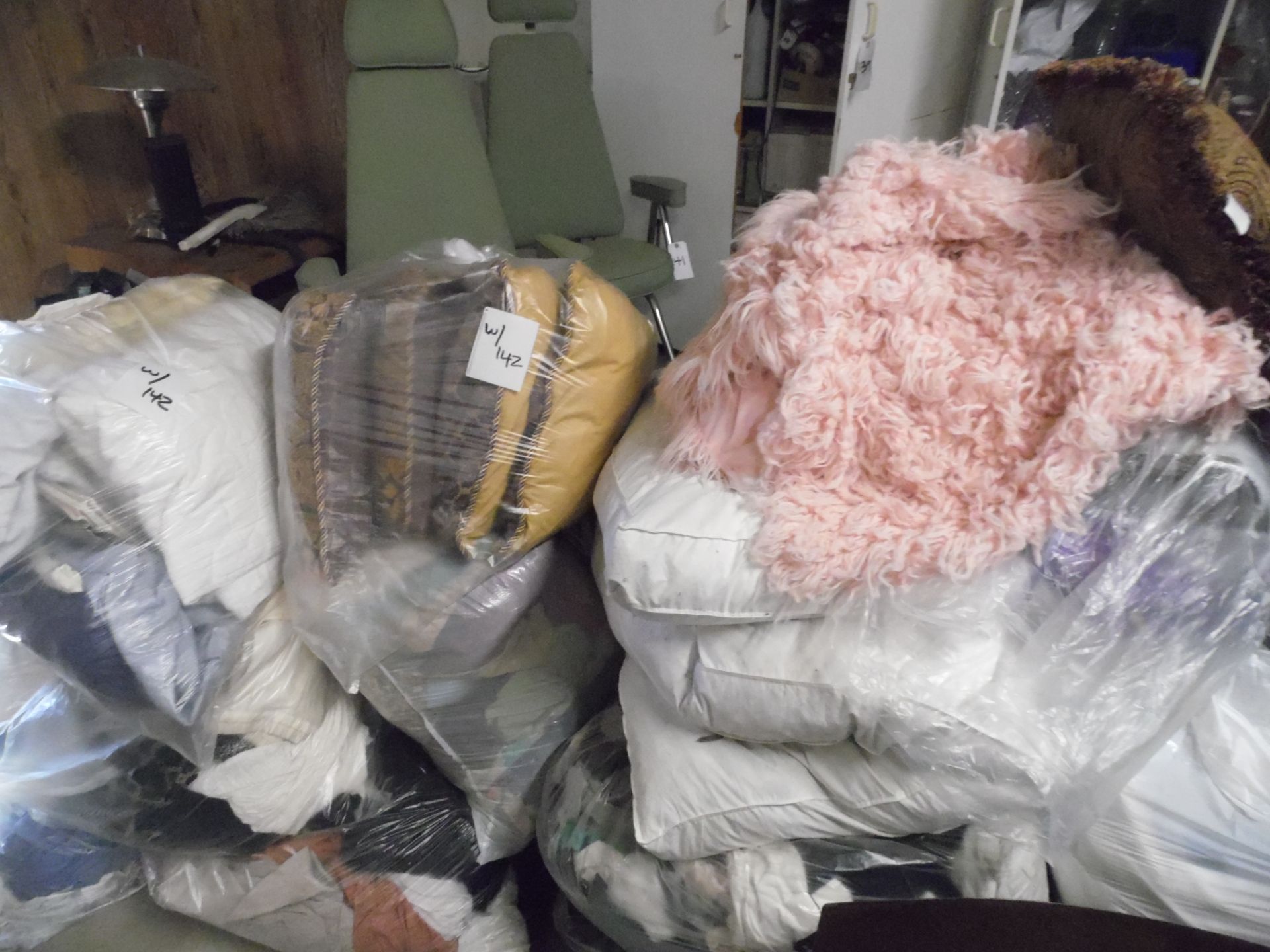 ASSORTED LUGGAGE / SEWING MACHINE / PILLOWS - Image 2 of 2