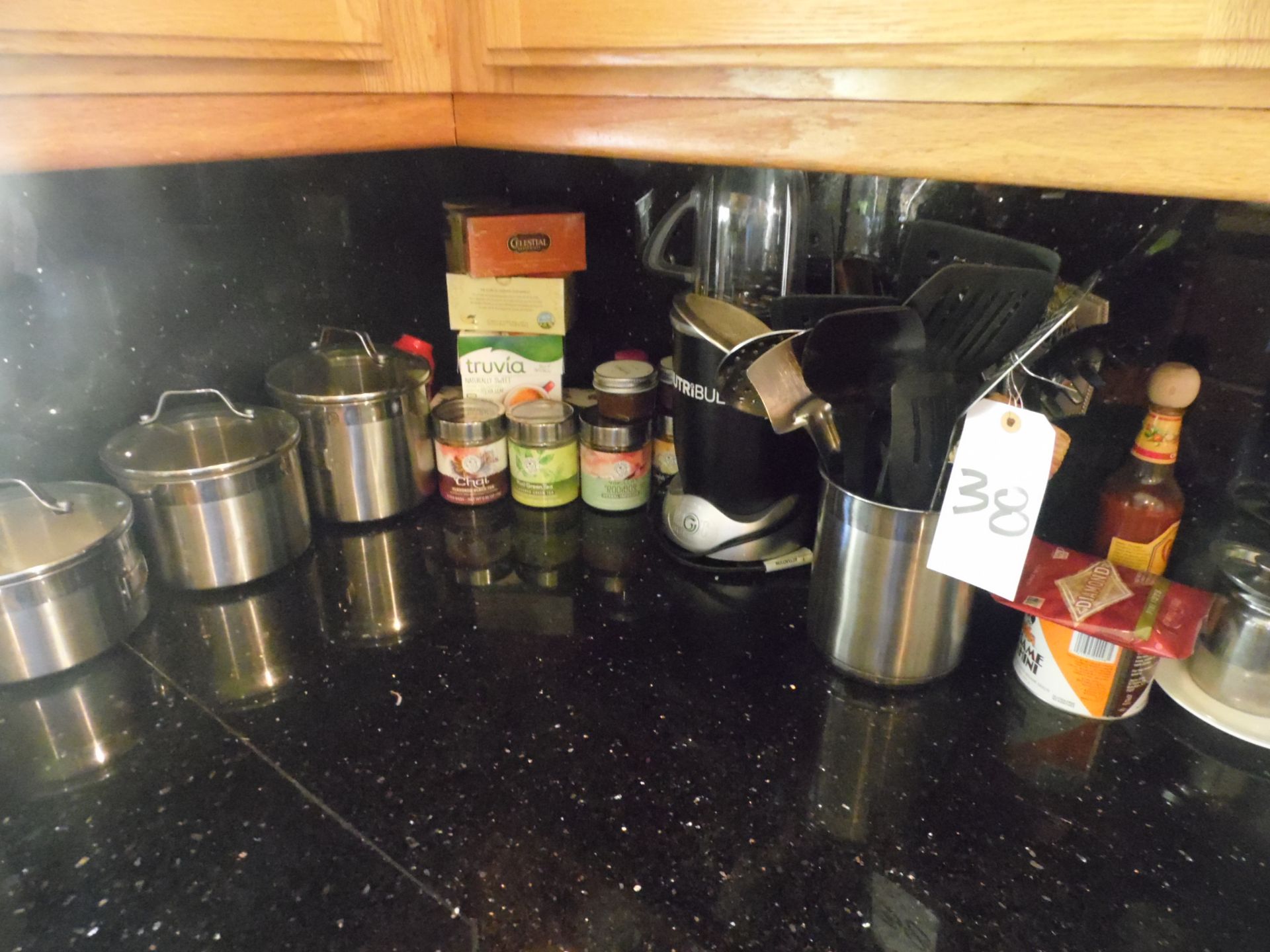 NUTRI BULLET / KITCHEN ITEMS