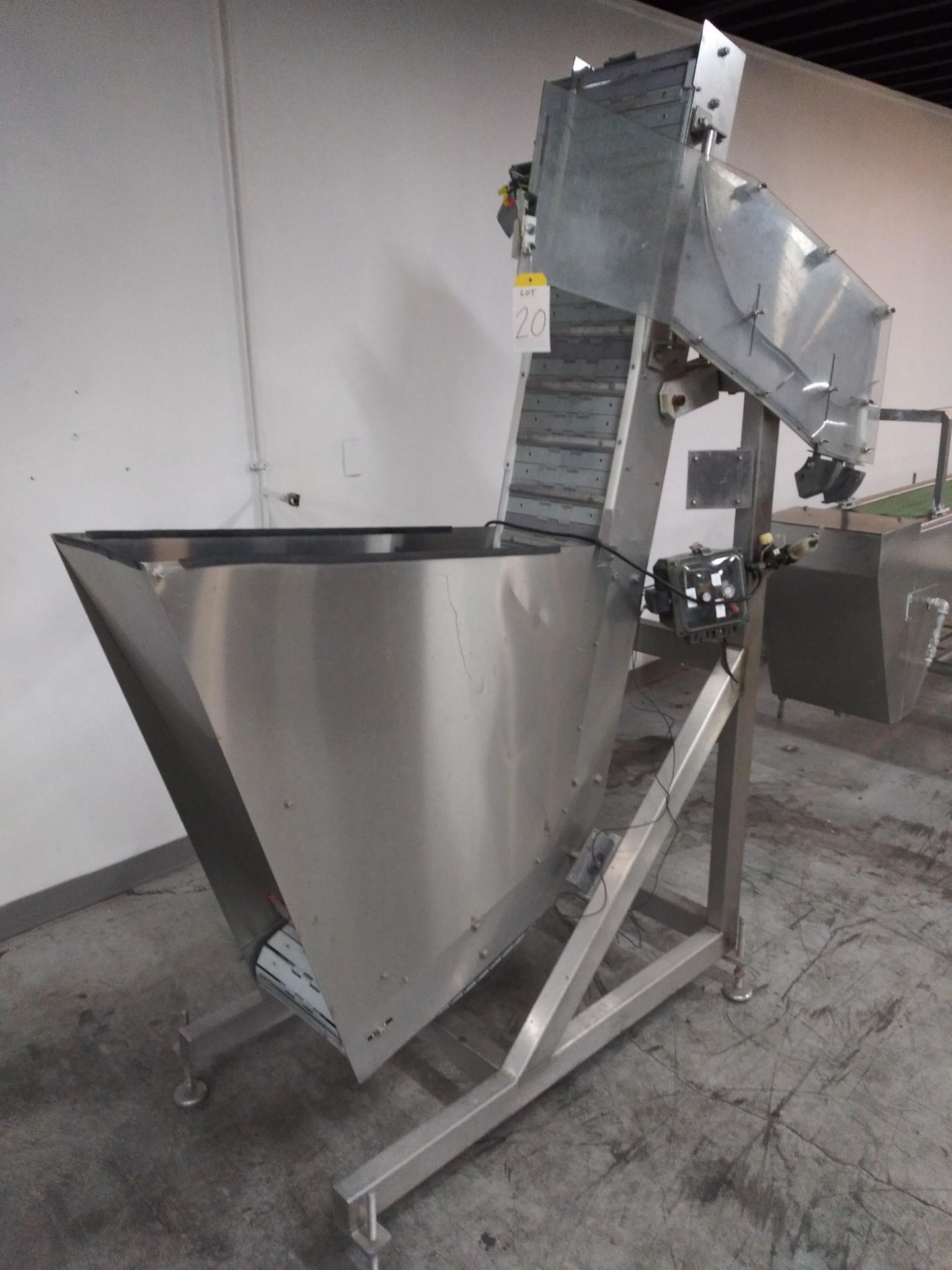 Stainless Steel Adjustable Angle Incline Conveyor W/ speed control