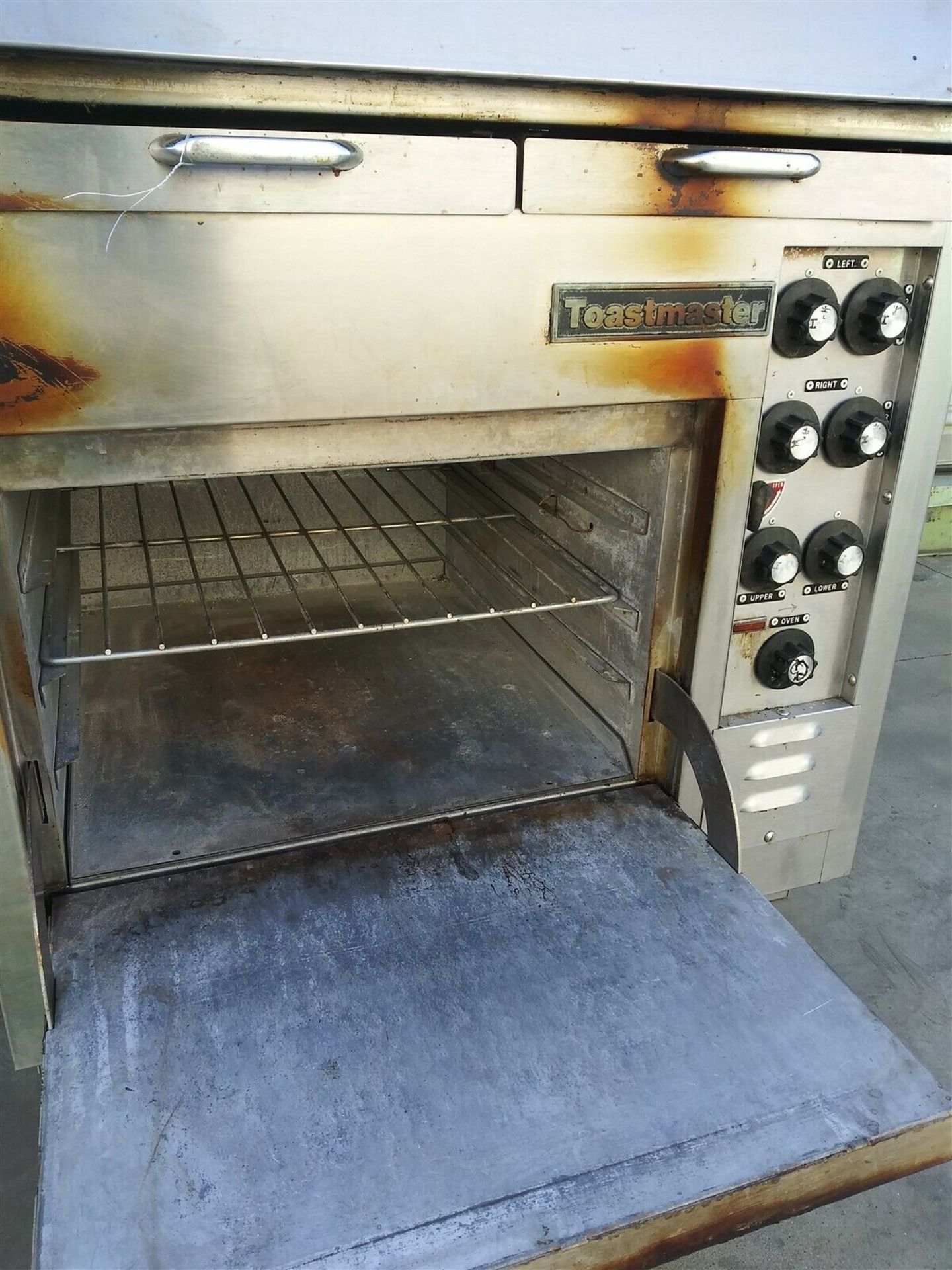 TOASTMASTER ELECTRIC RANGE STAINLESS STEEL CONVECTION OVEN - Image 2 of 3