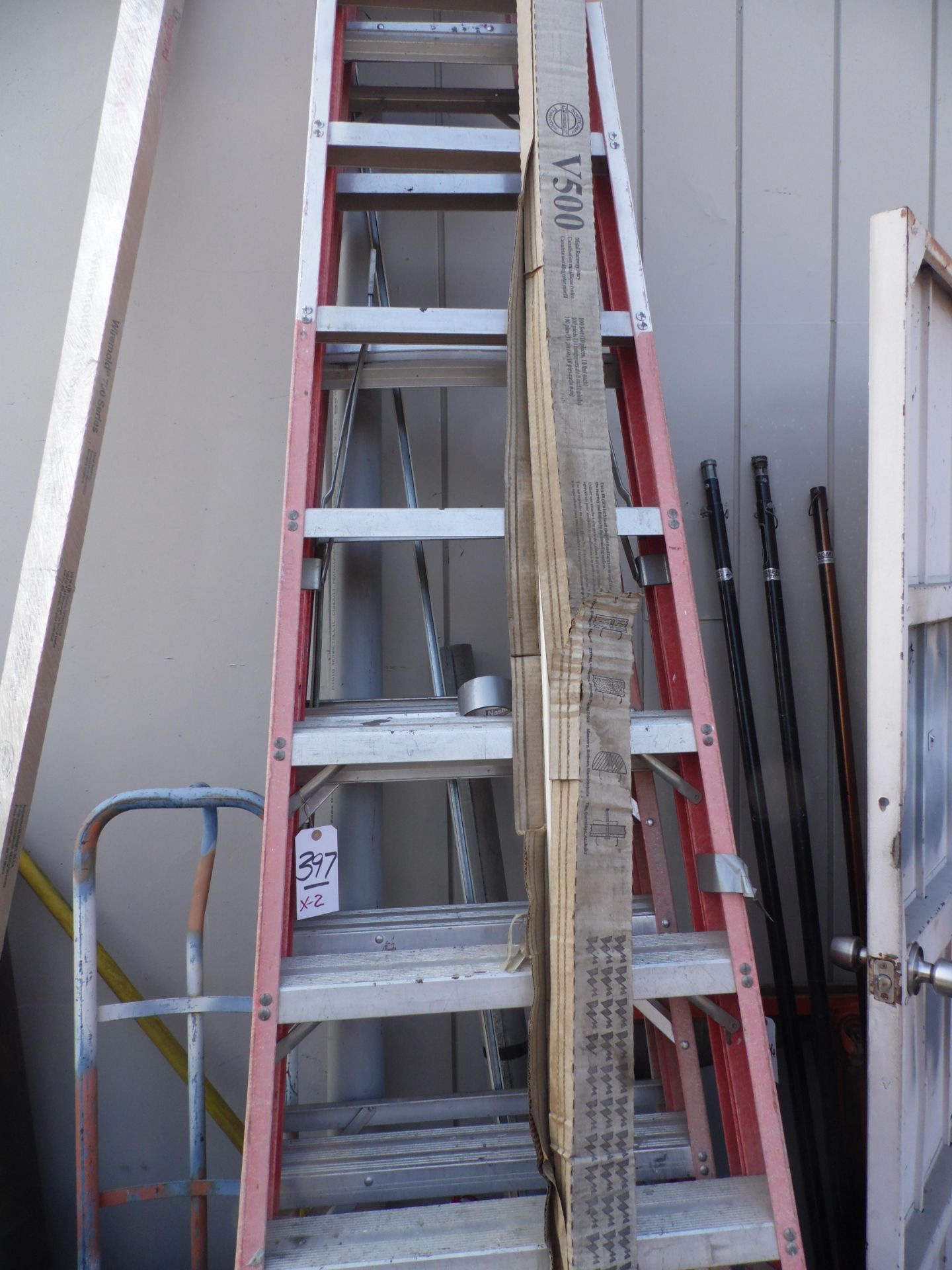 15' & 8' FIBERGLASS LADDERS