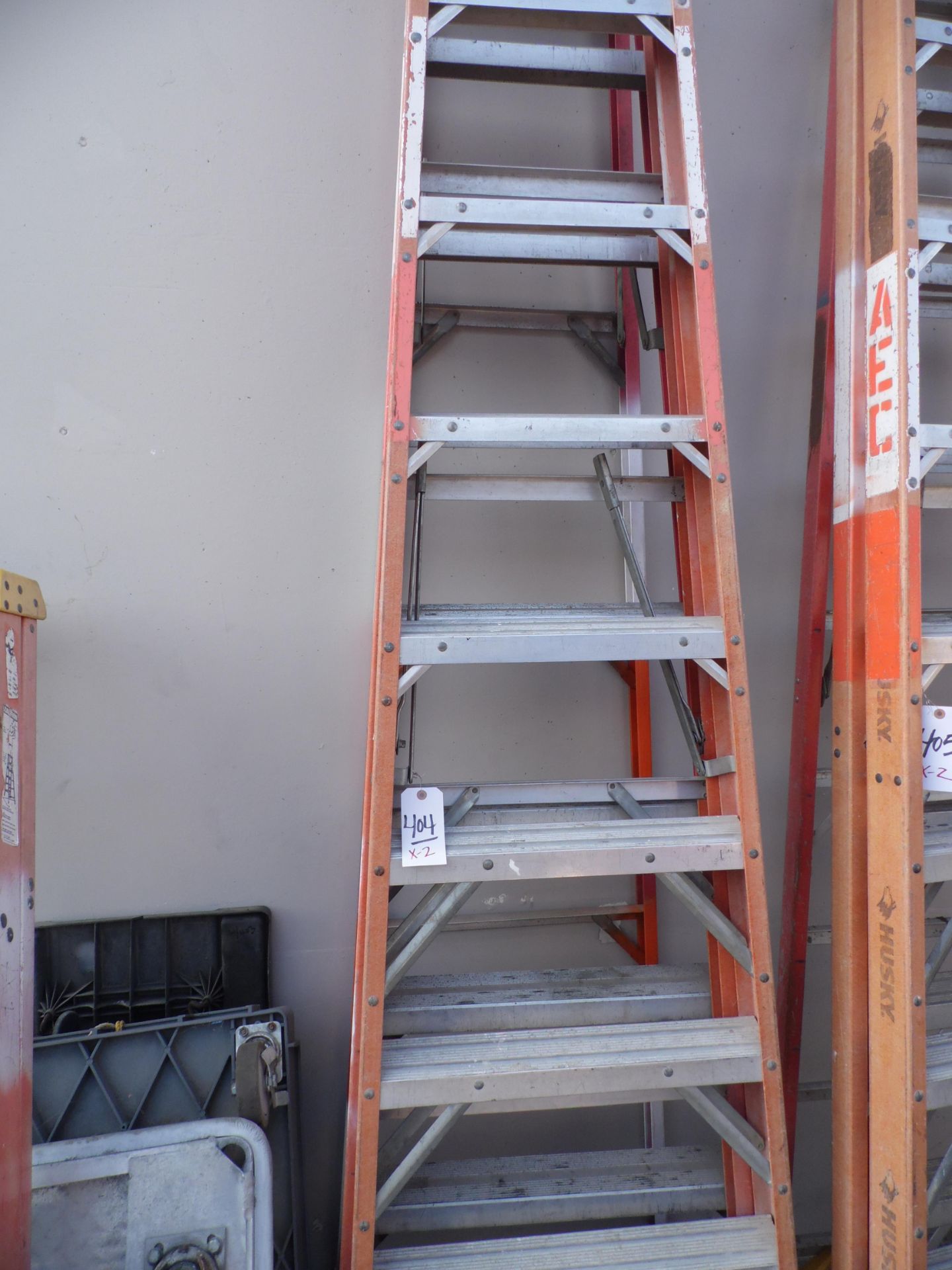 10' FIBERGLASS LADDERS