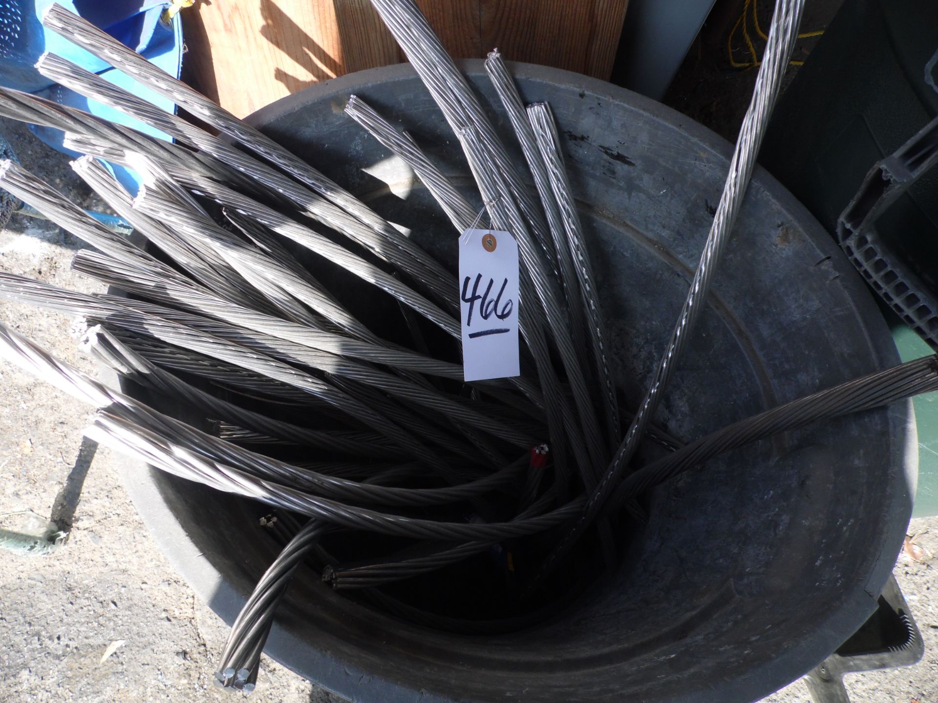 BUCKET w/ CABLE