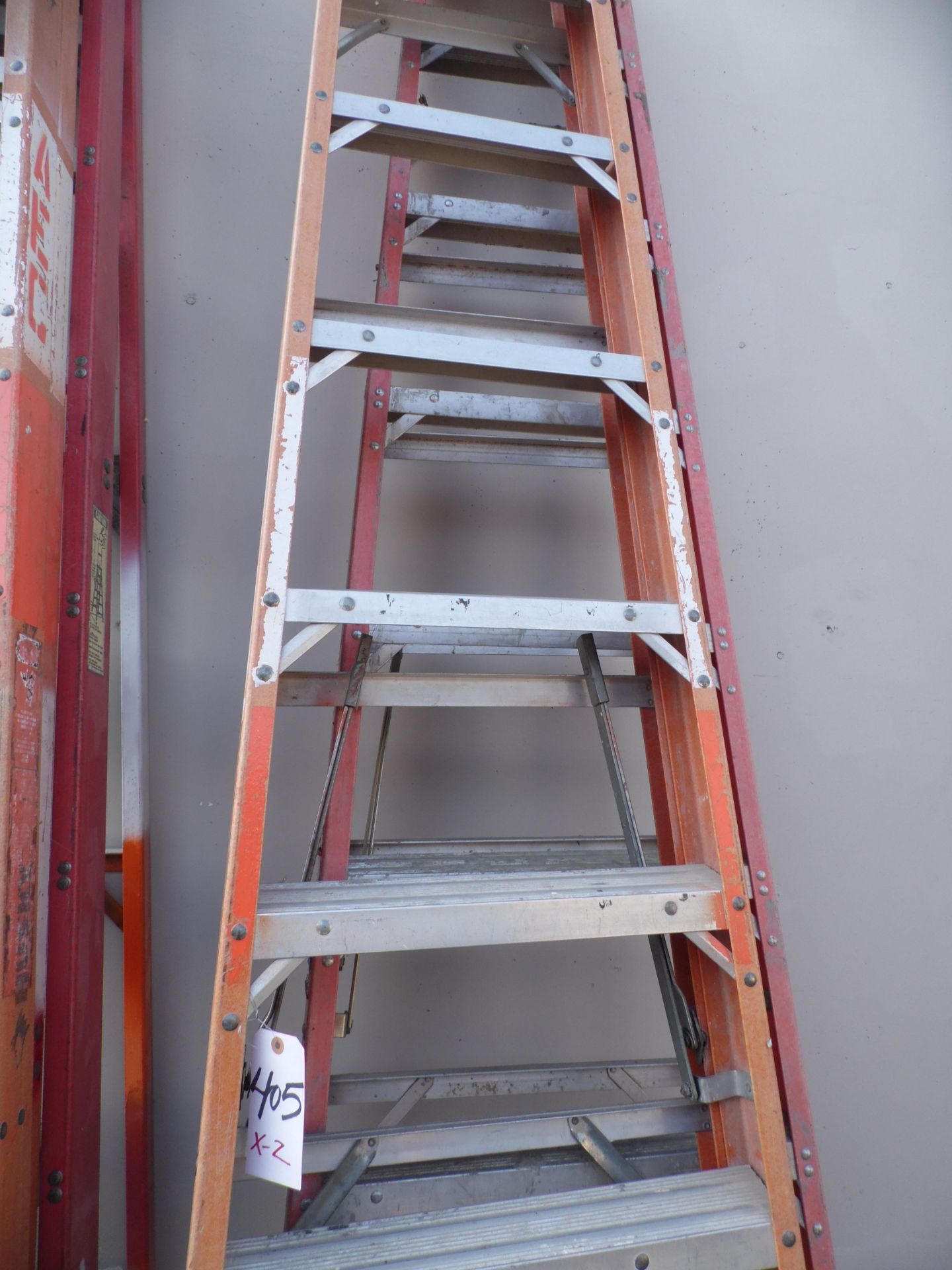 10' FIBERGLASS LADDERS