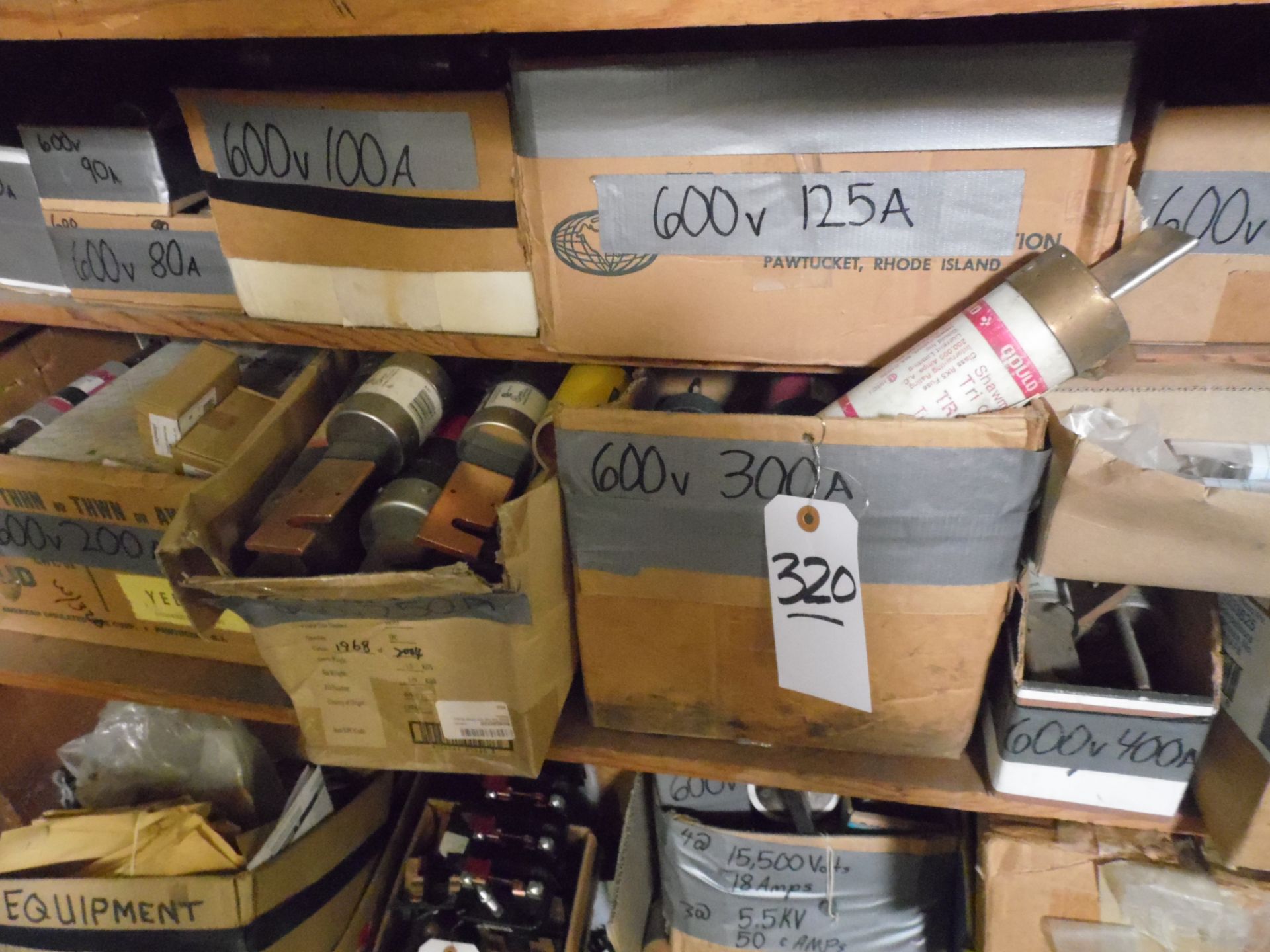 ASSORTED FUSES 600V