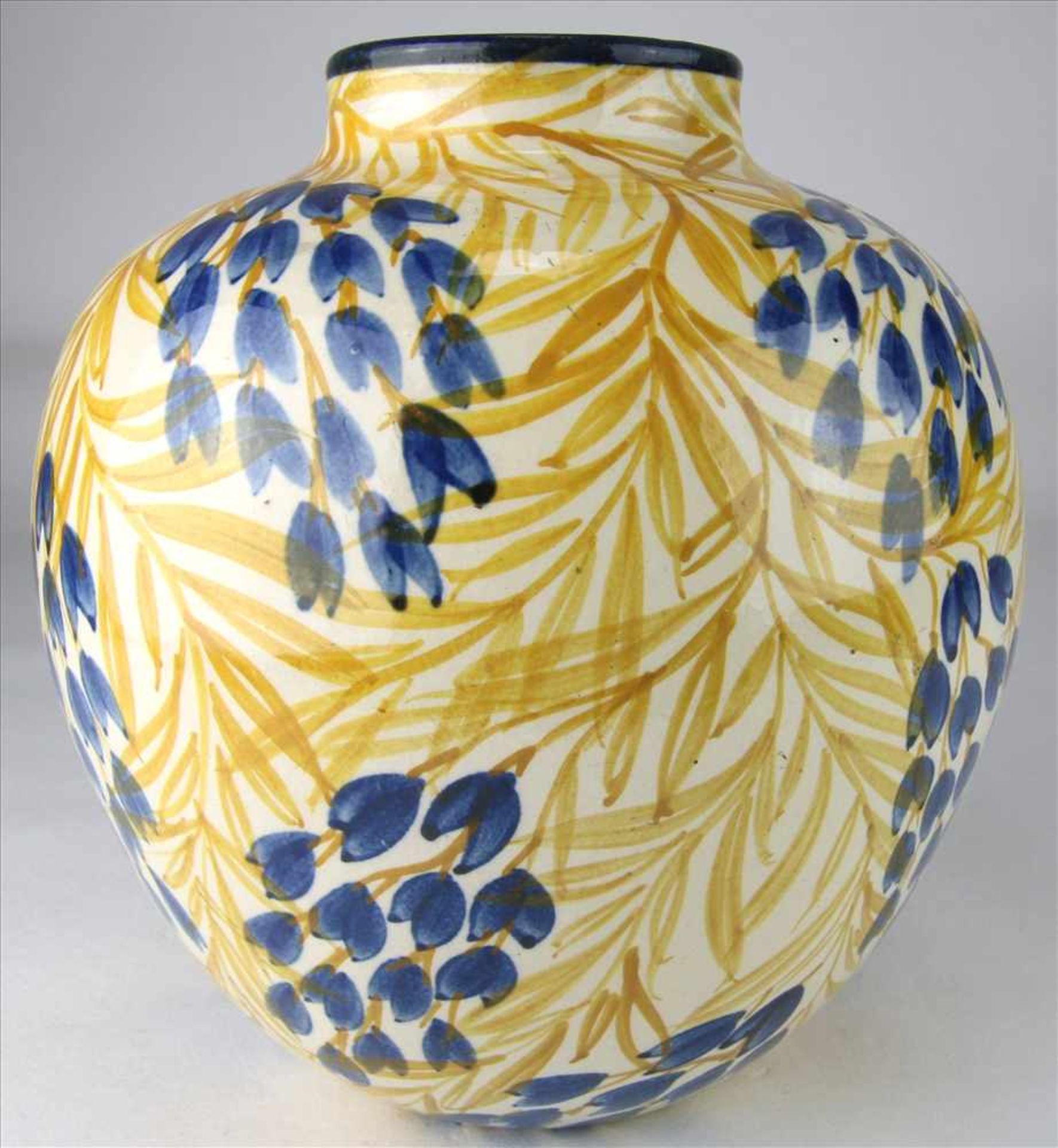 Laeuger, Max1864 Lörrach - 1952 ebd. Vase Blütenzweige. 1925. Karlsruher Majolika ab 1921.Unter - Bild 5 aus 8