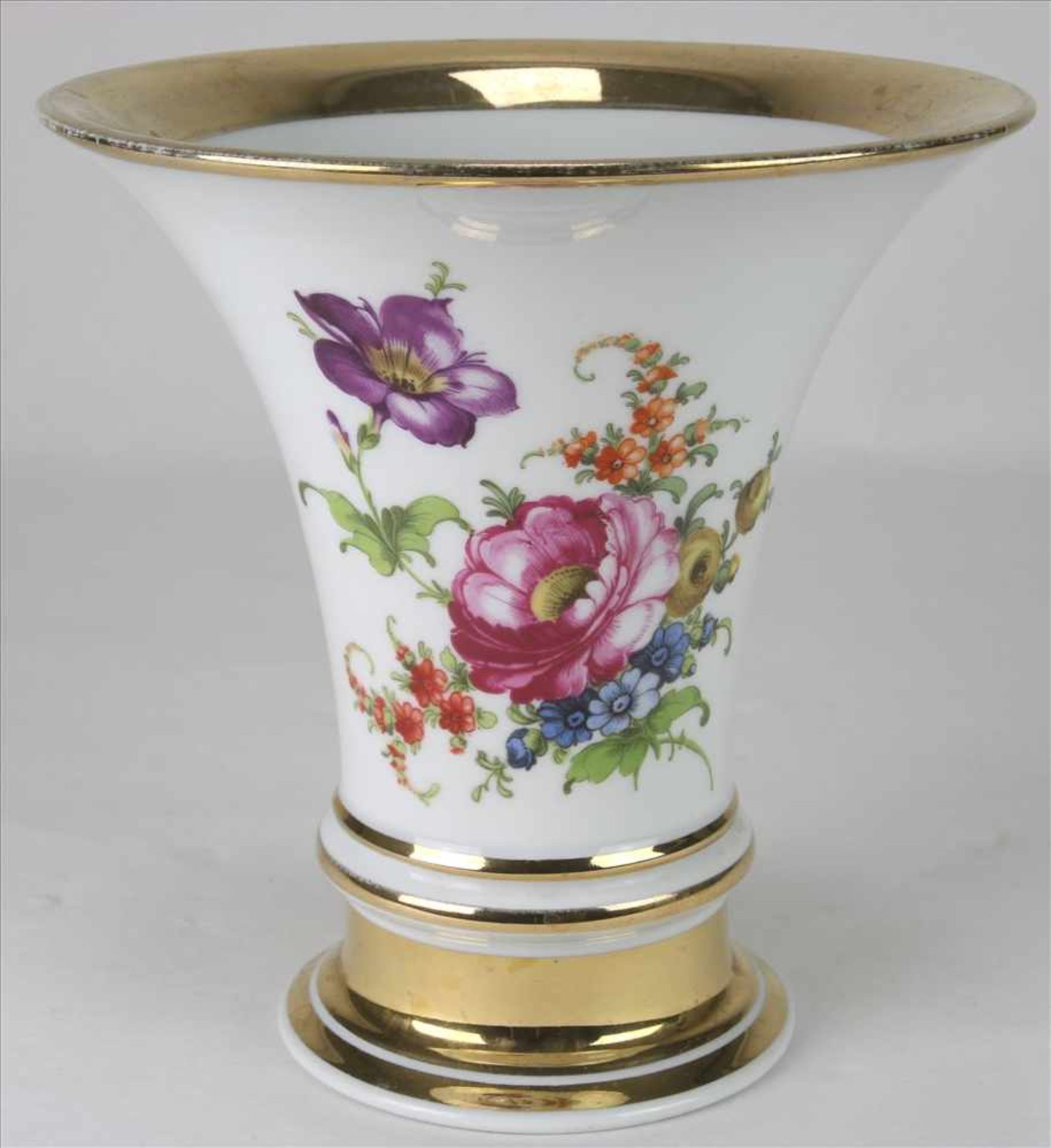 Fürstenberg Vase20. Jh. Empireform mit reicher Goldstaffage und Blumenbuket auf beiden - Bild 2 aus 4